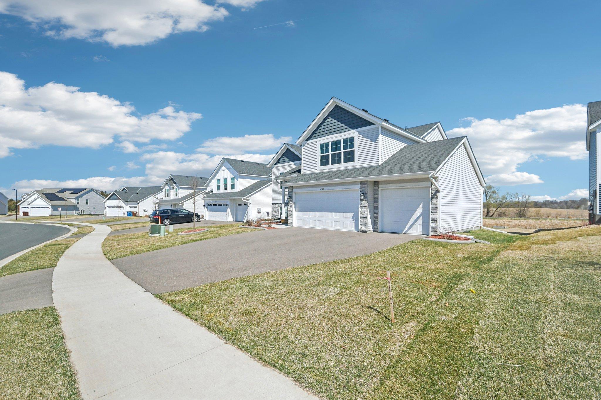 5-web-or-mls-Greenbriar Ln-S1704-005.jpg