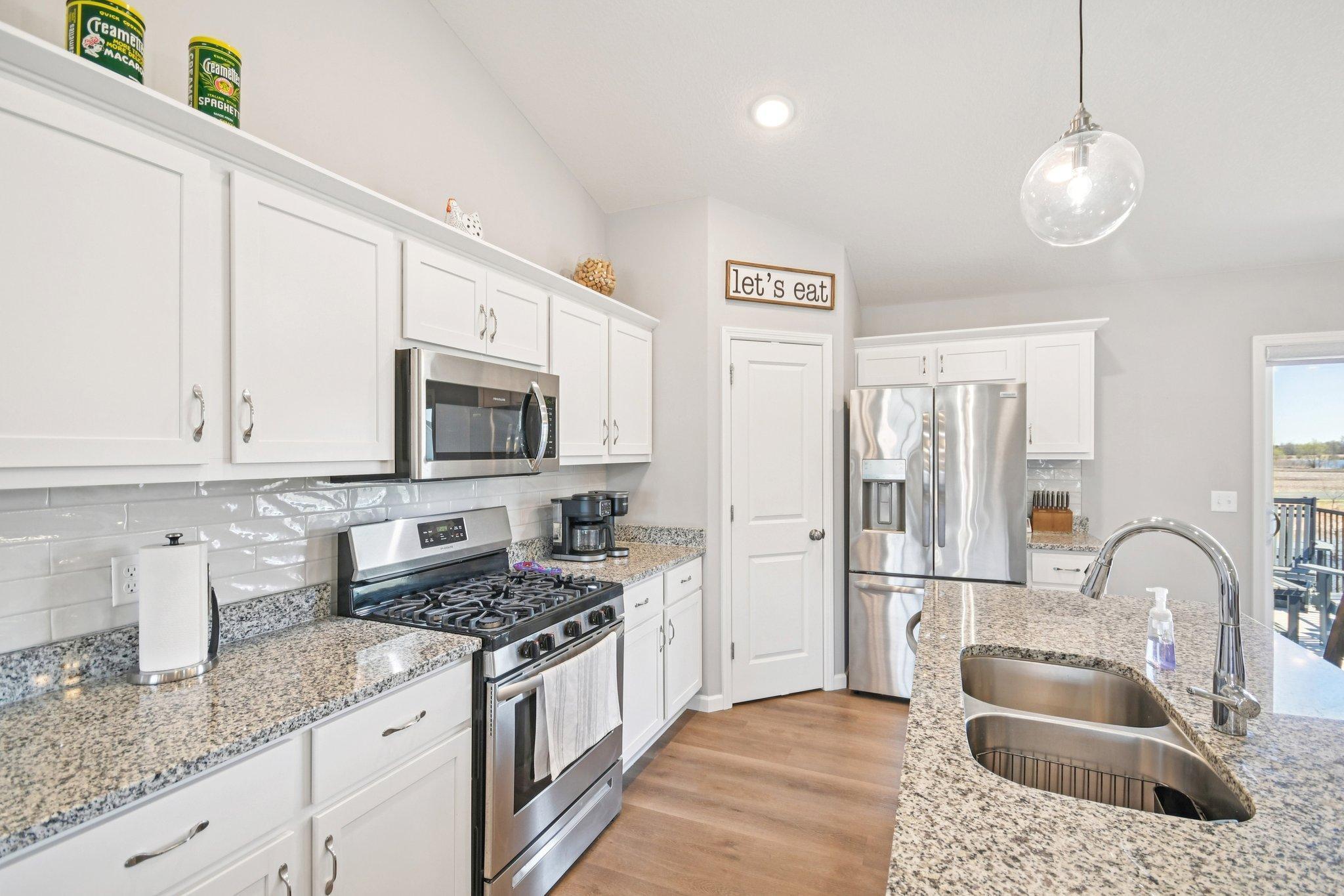 19-web-or-mls-Greenbriar Ln-S1704-019.jpg