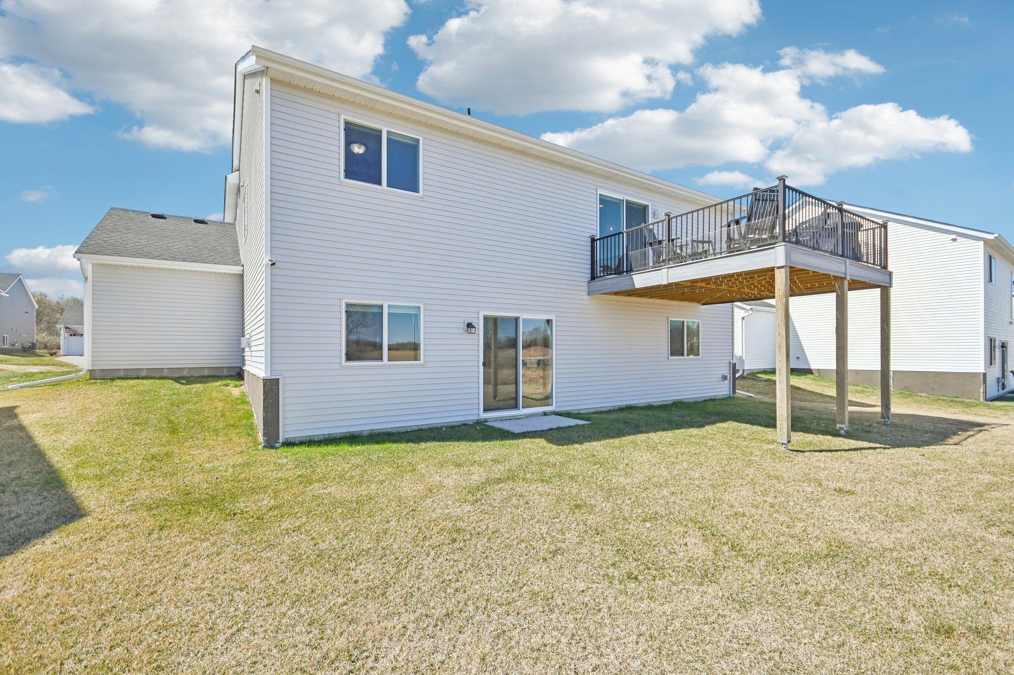 52-web-or-mls-Greenbriar Ln-S1704-052.jpg