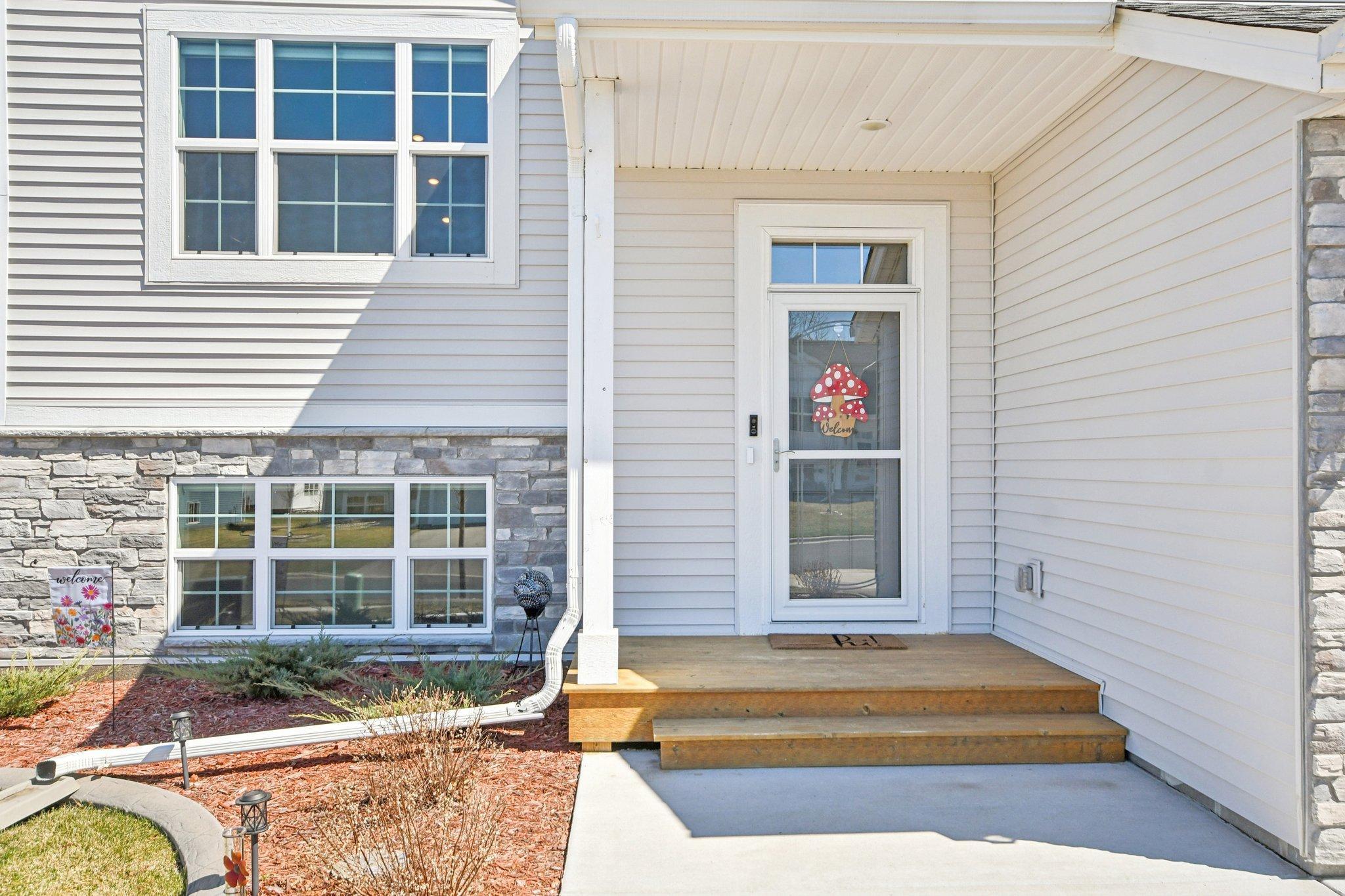 6-web-or-mls-Greenbriar Ln-S1704-006.jpg