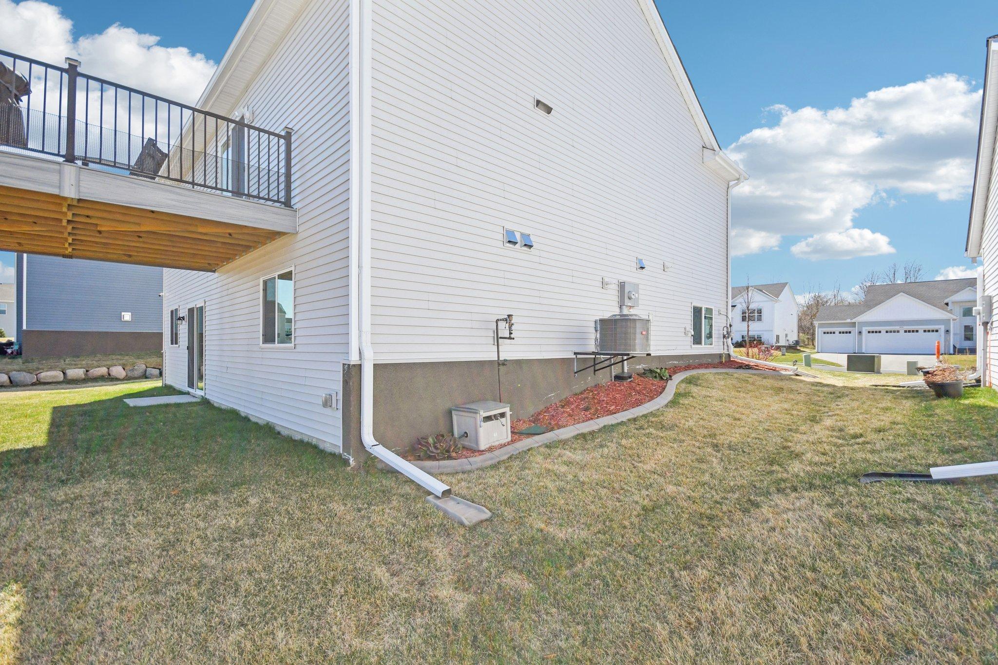 51-web-or-mls-Greenbriar Ln-S1704-051.jpg