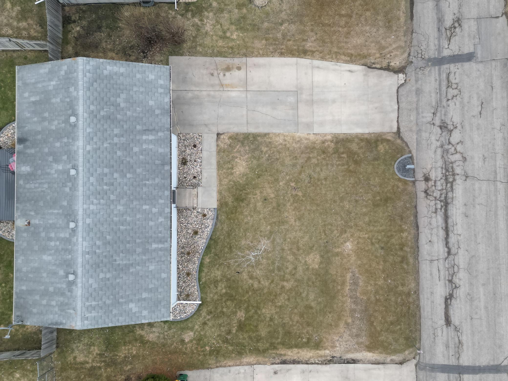 L2P054-205 4th St E-Horace-.jpg