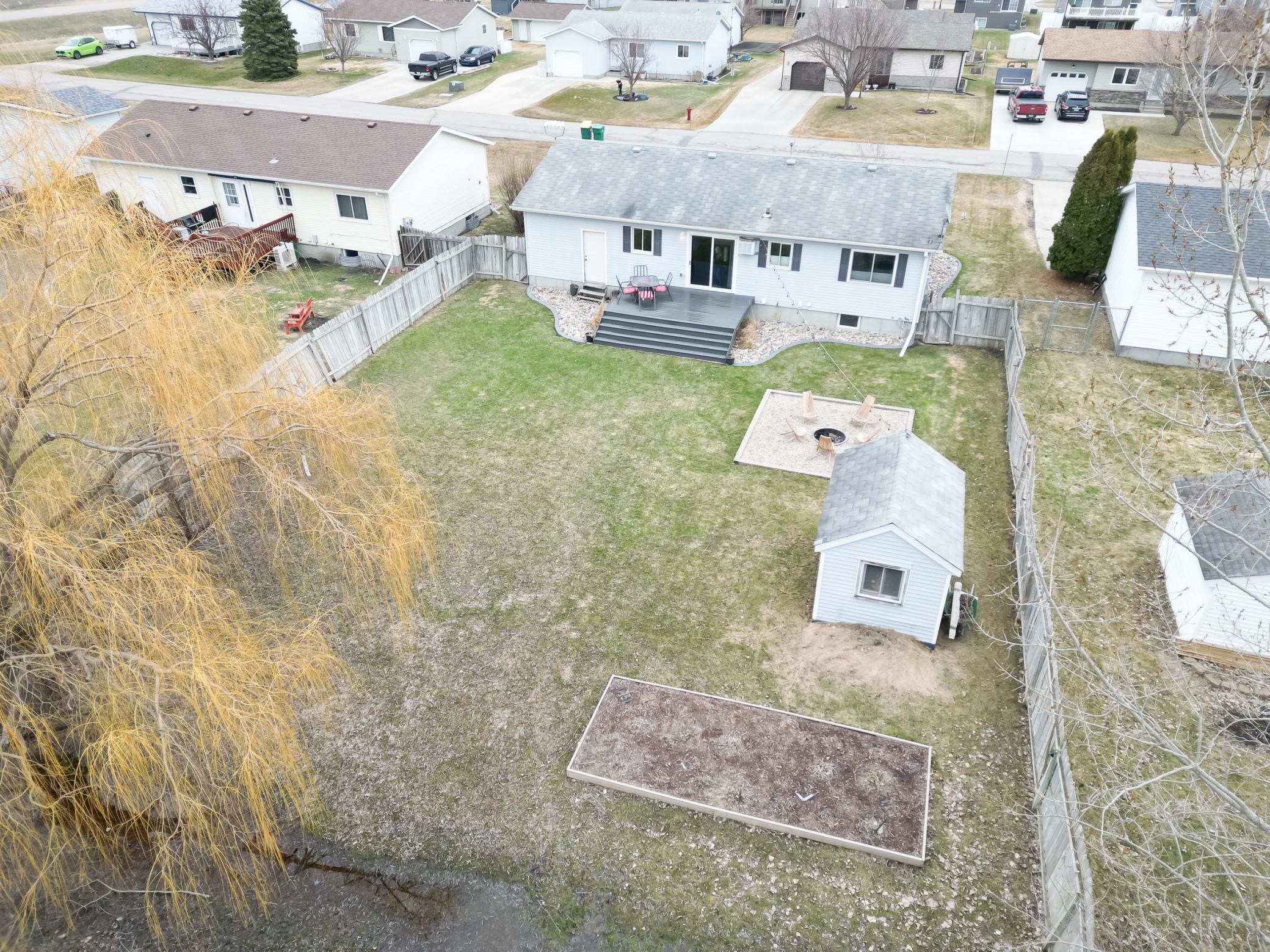 L2P047-205 4th St E-Horace-.jpg