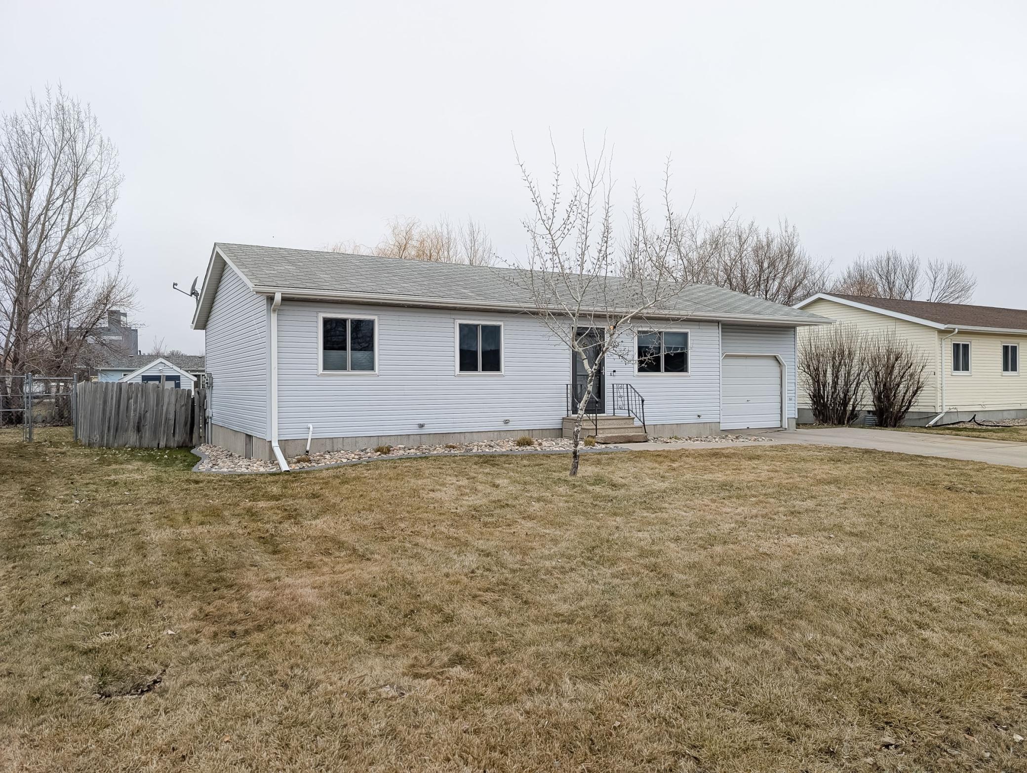 L2P006-205 4th St E-Horace-160949580.jpg