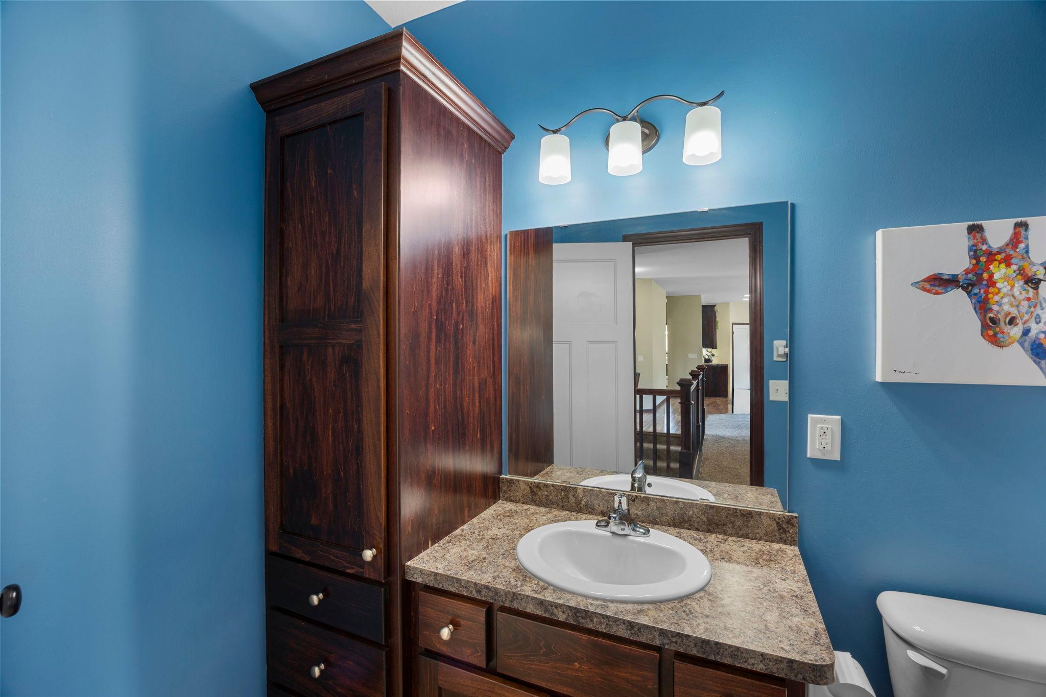 Built-in linen cabinet