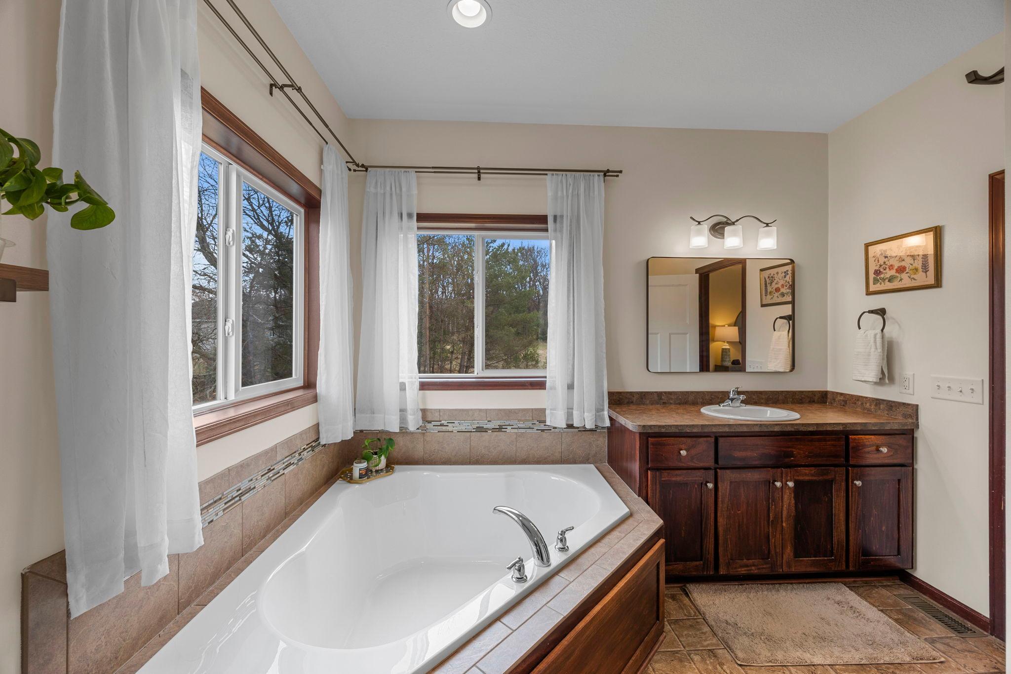 Corner tub & separate shower - nice!