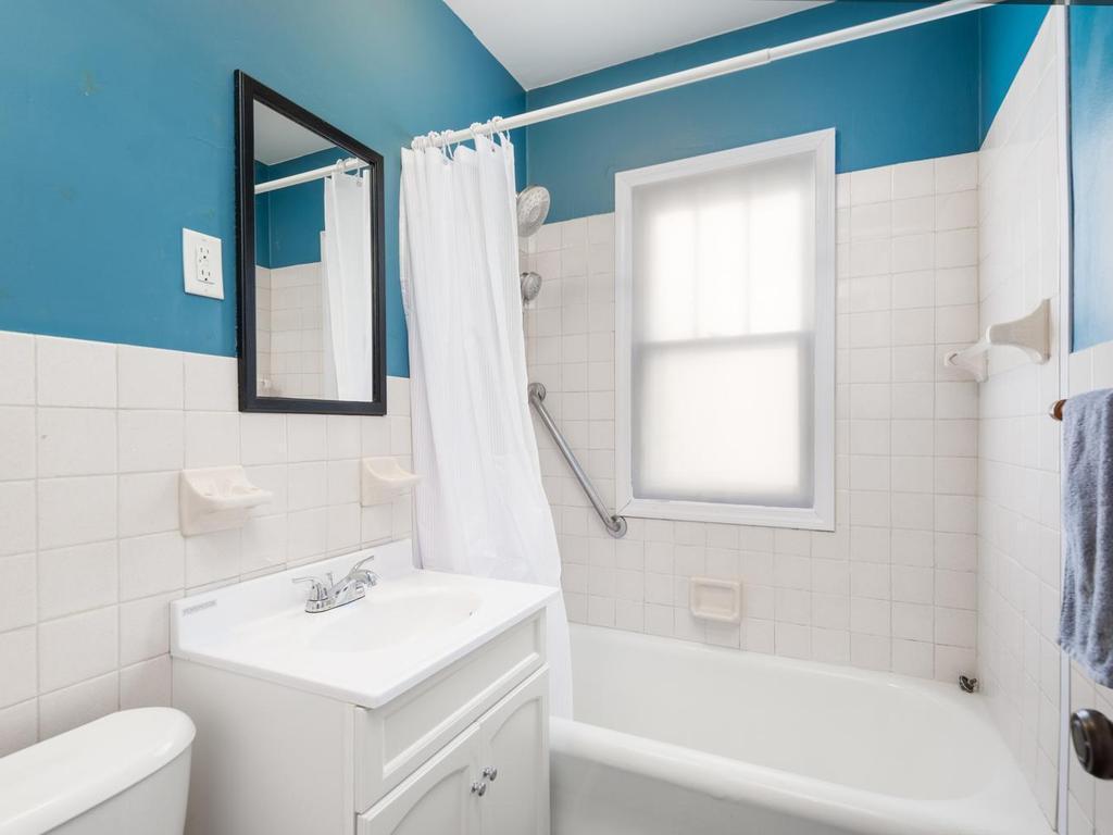 Main level Full Bath is bright & cheerful - perfect for getting ready for the day.