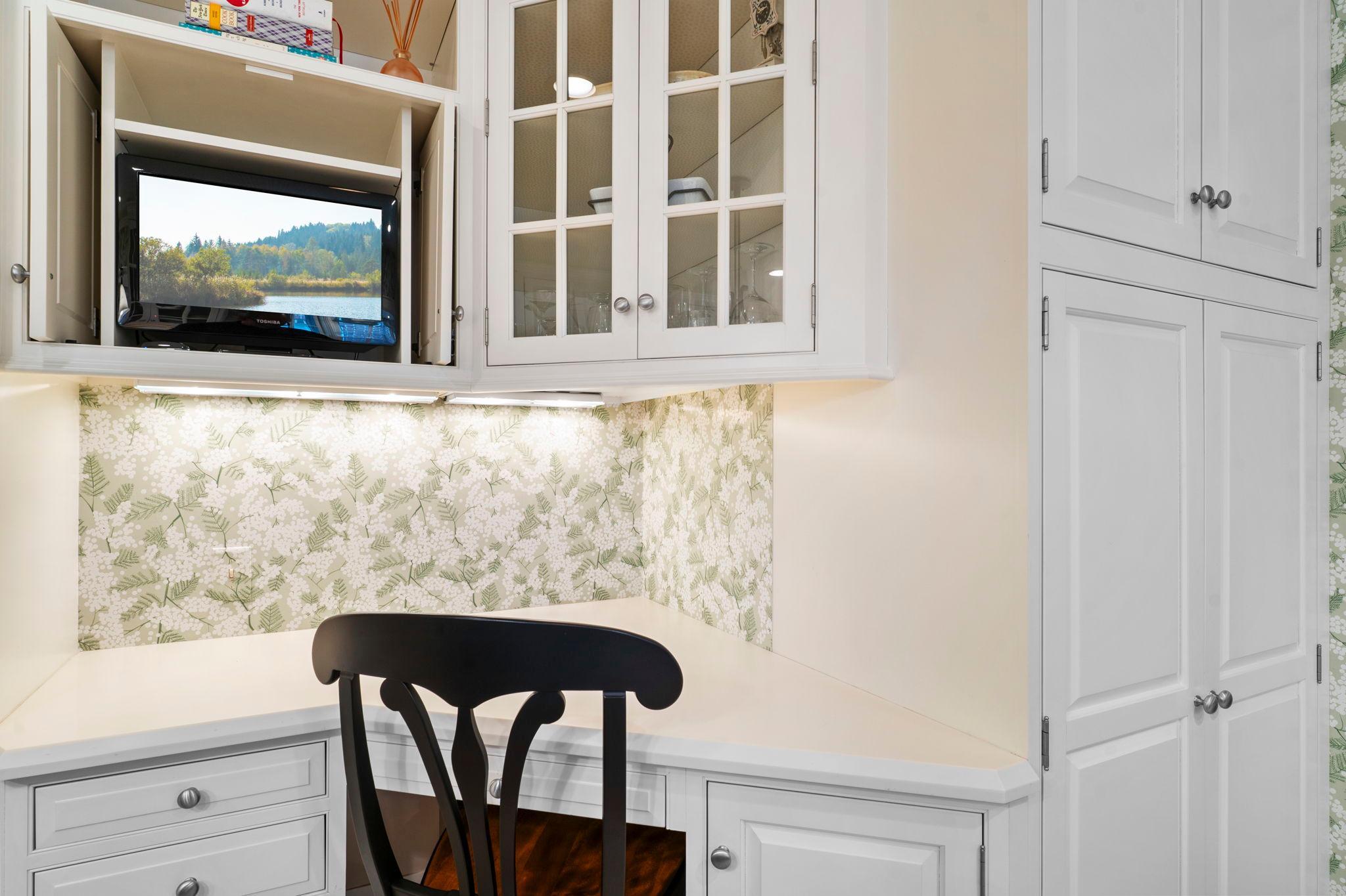 Convenient built-in desk