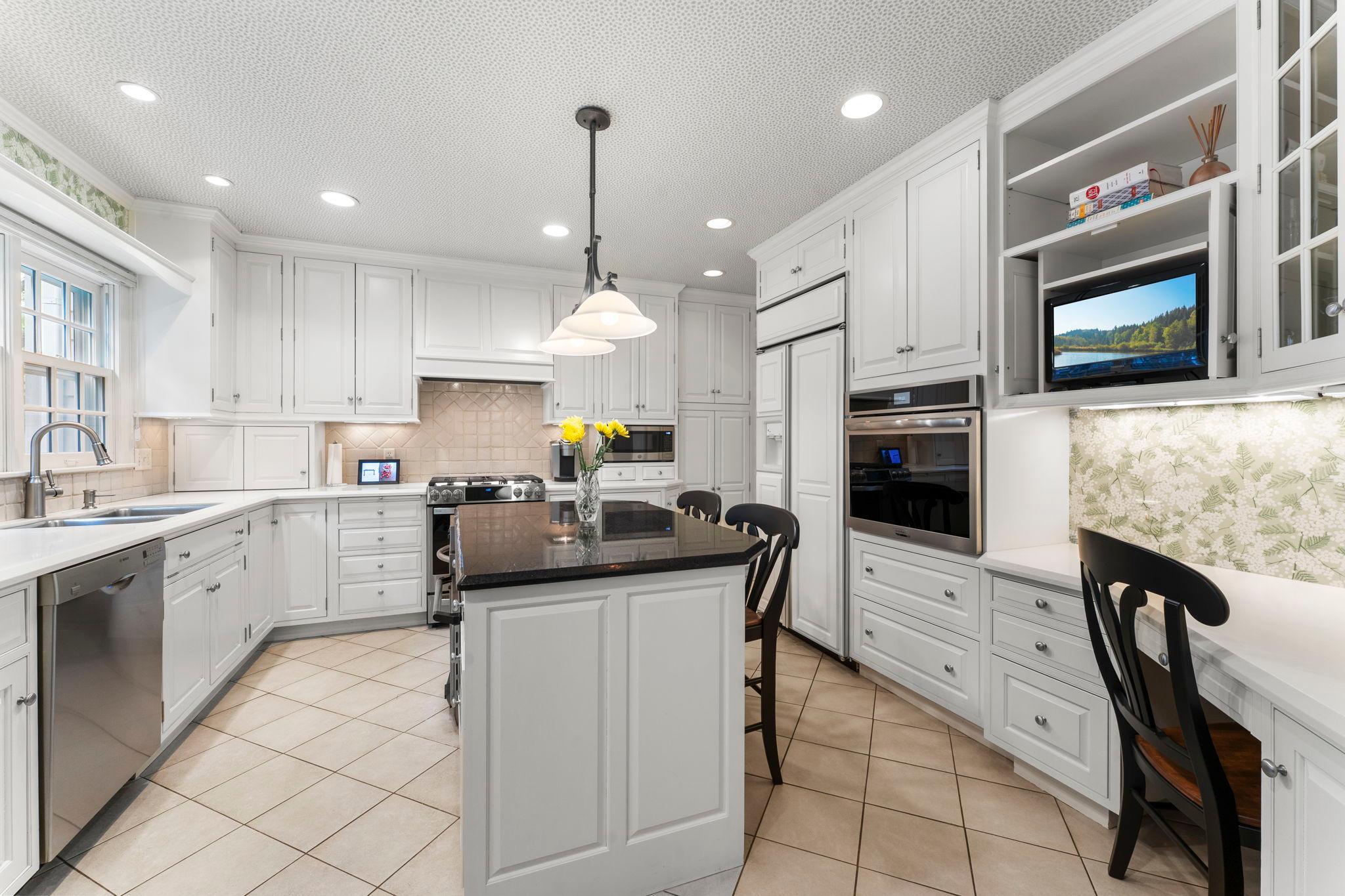 A bright and light kitchen