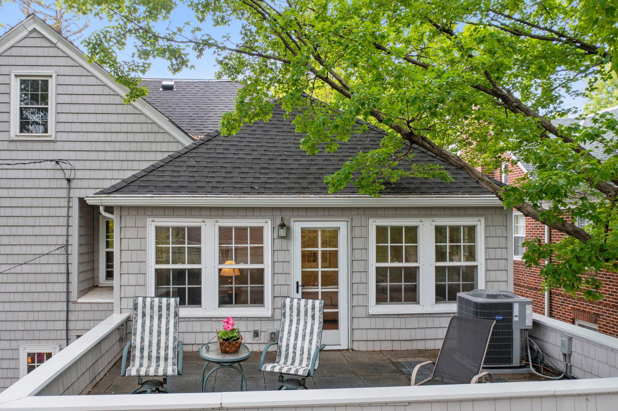 Sunroom/balcony