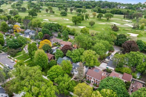 Close proximity to coffee, grocery, shops, and more