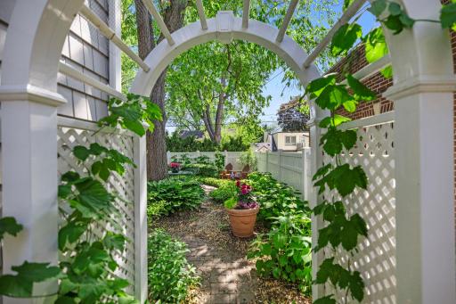 3725 Glenhurst Avenue, Minneapolis, MN 55416