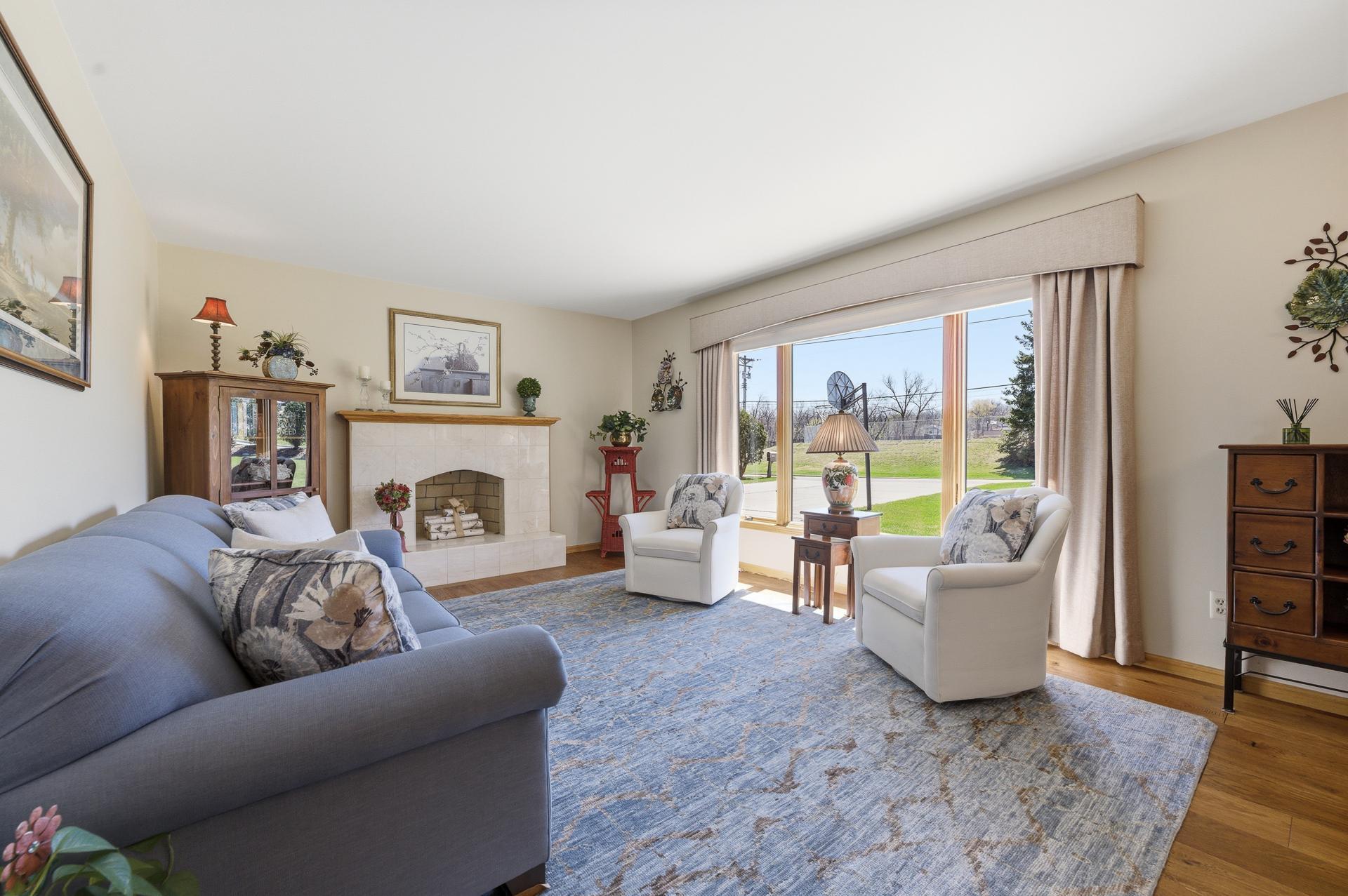 17.5x12 Living Room with large-facing window. Up-down blinds.