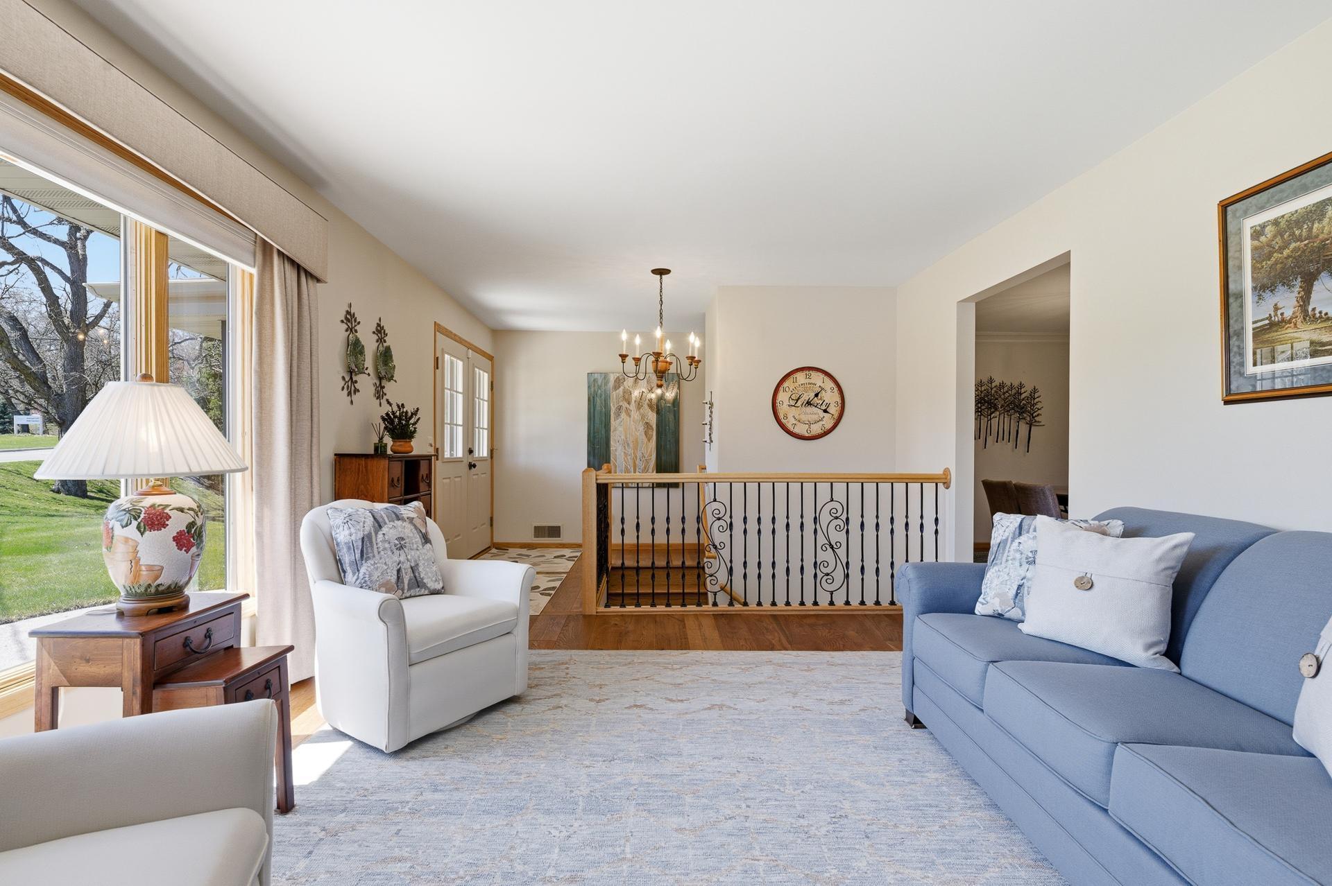 Looking back at the front entry. Flat ceilings (no popcorn).