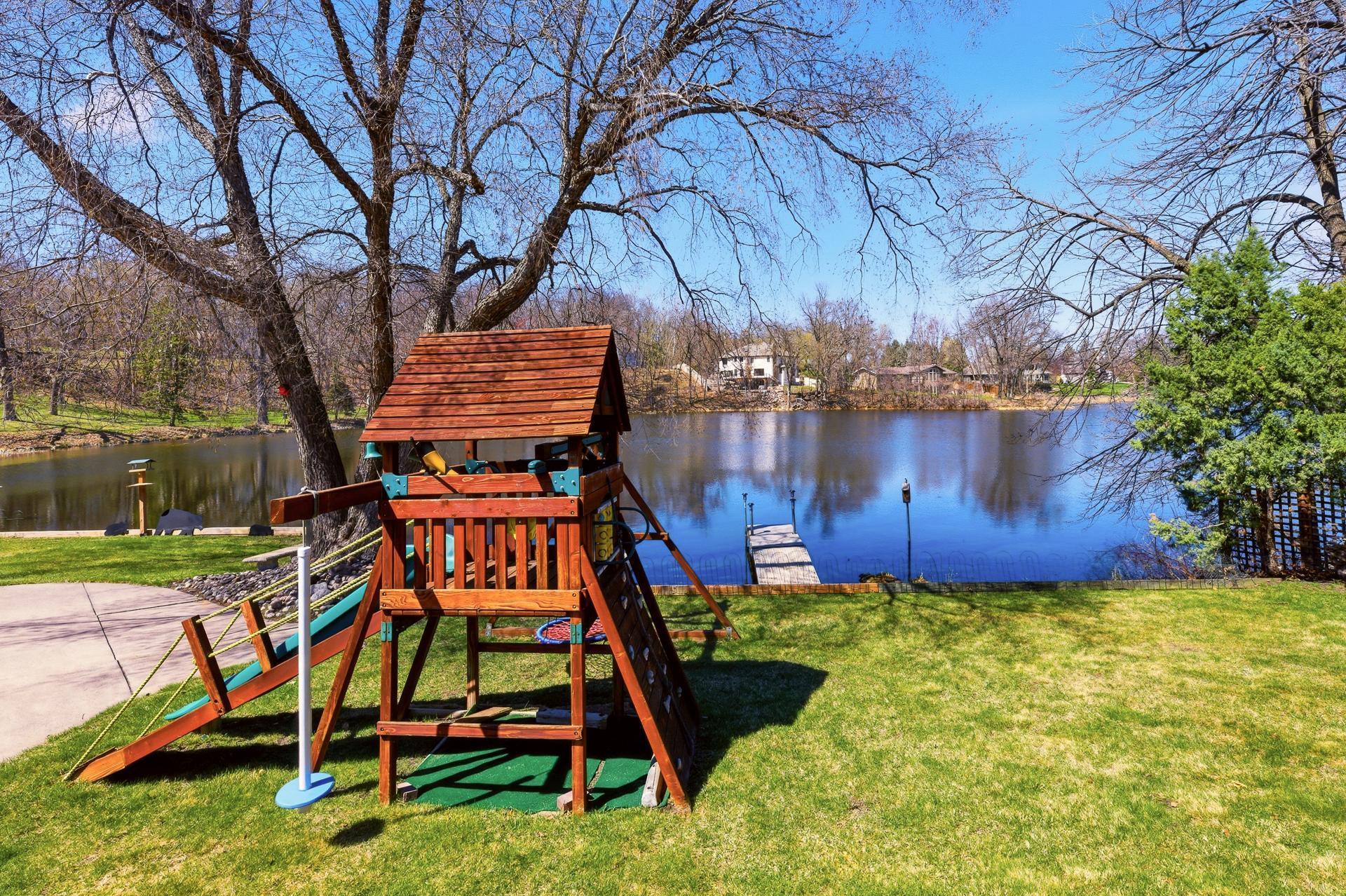 Play set is included in sale (but sellers will remove on request).