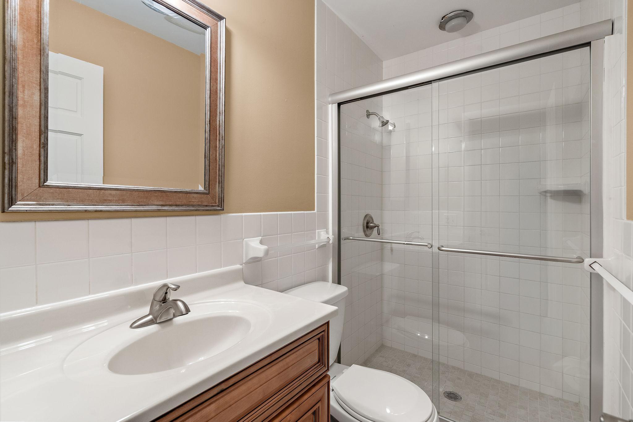 En-Suite Bath for Bedroom 3