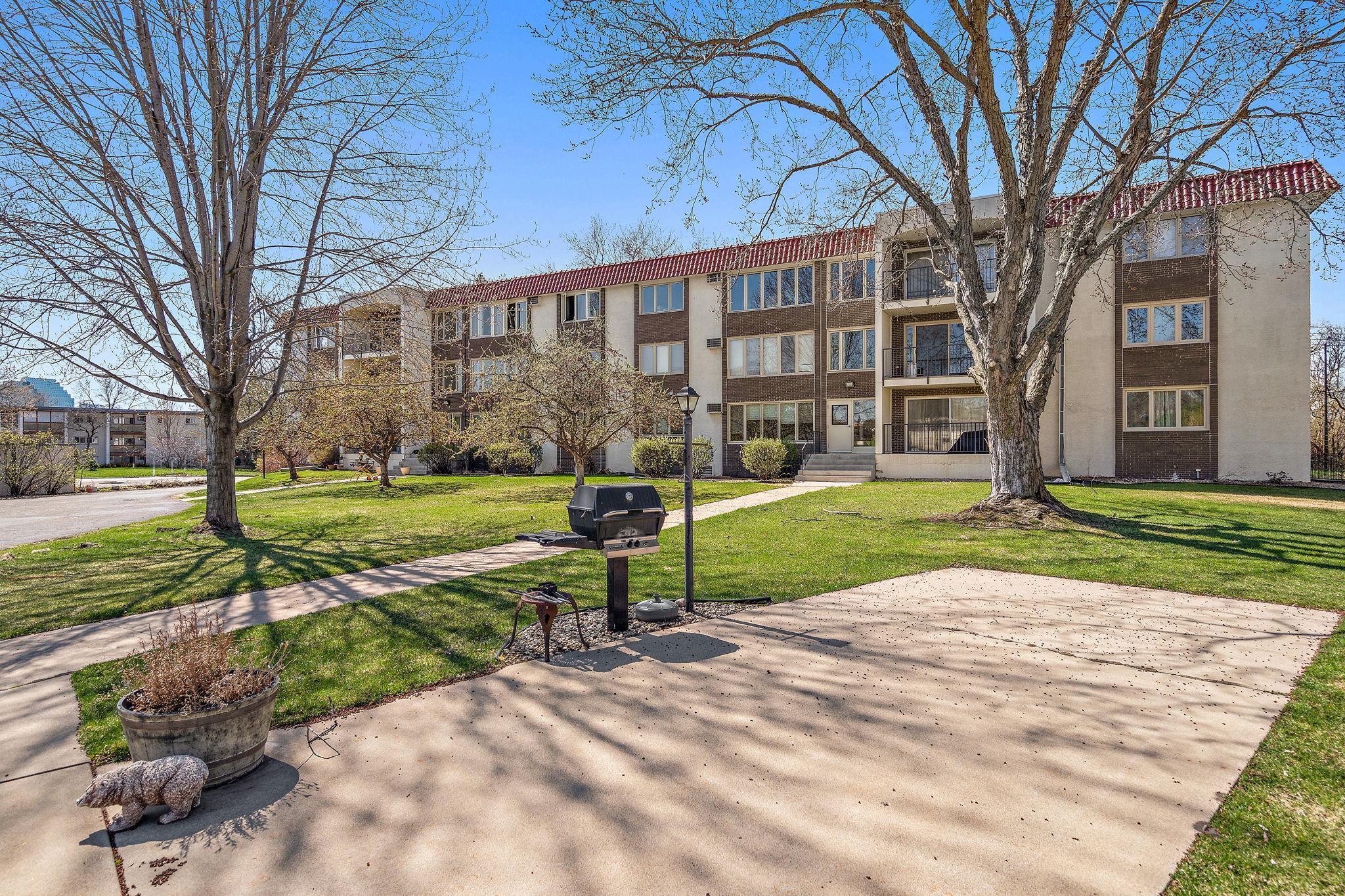 Picnic & Grill Area in Back