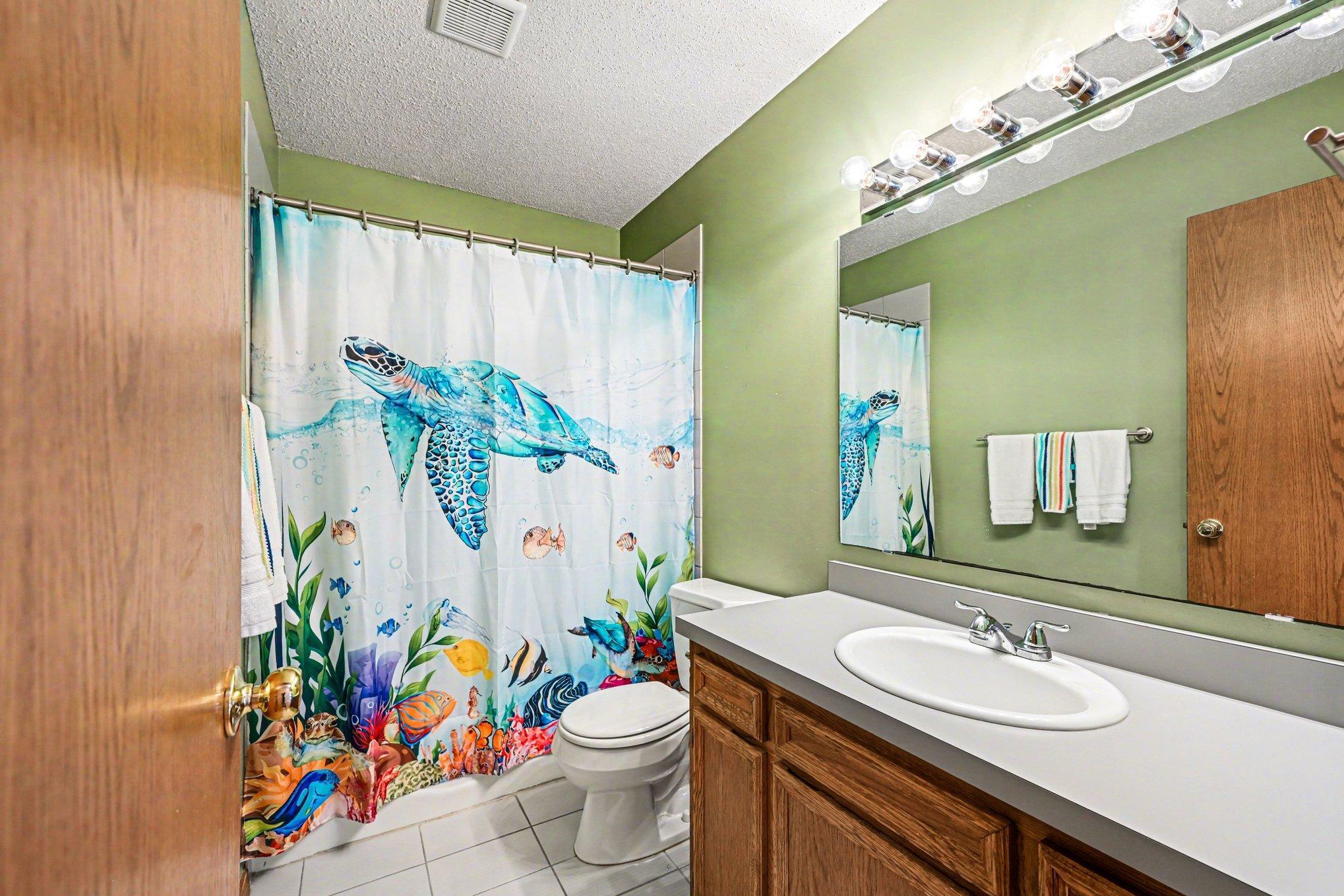 Upper level full bath