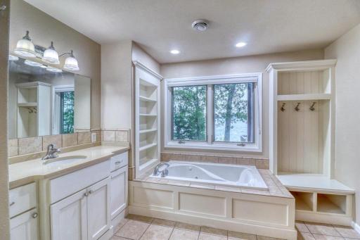 14449 E Fox Lake Road, Detroit Lakes, MN 56501