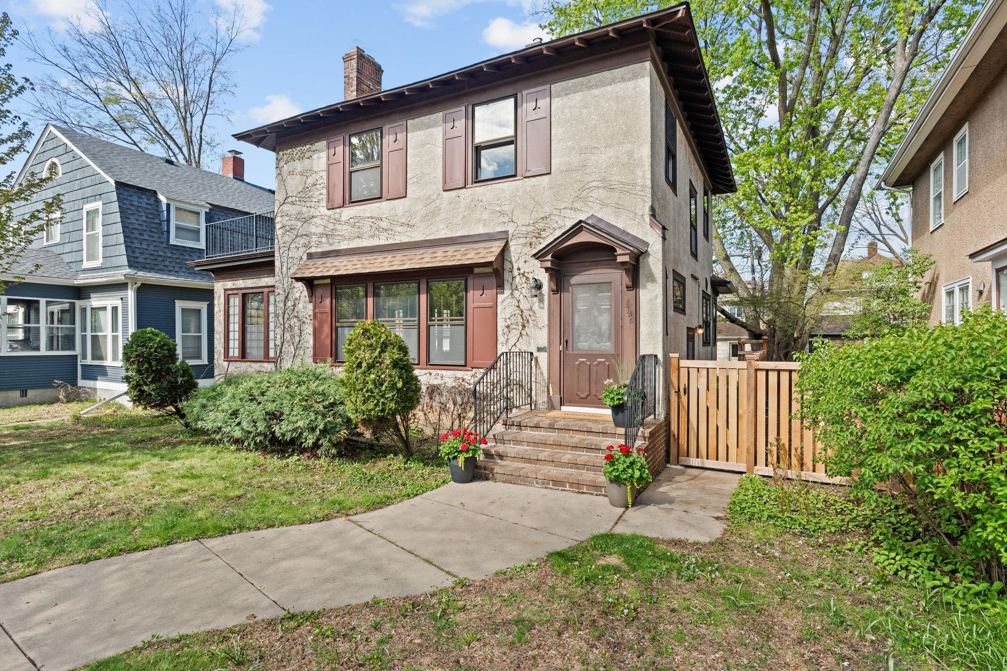 3-web-or-mls-3136 Dupont Ave S-3.jpg