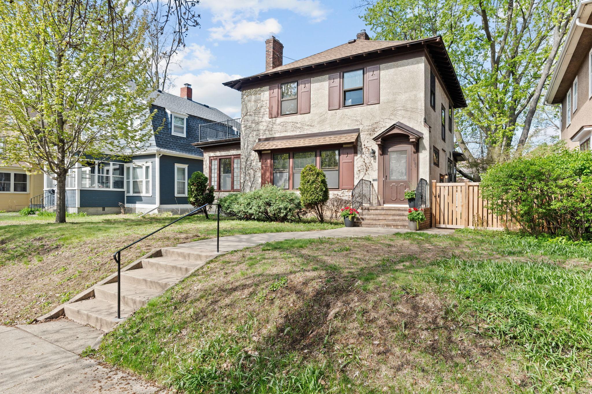 2-web-or-mls-3136 Dupont Ave S-2.jpg