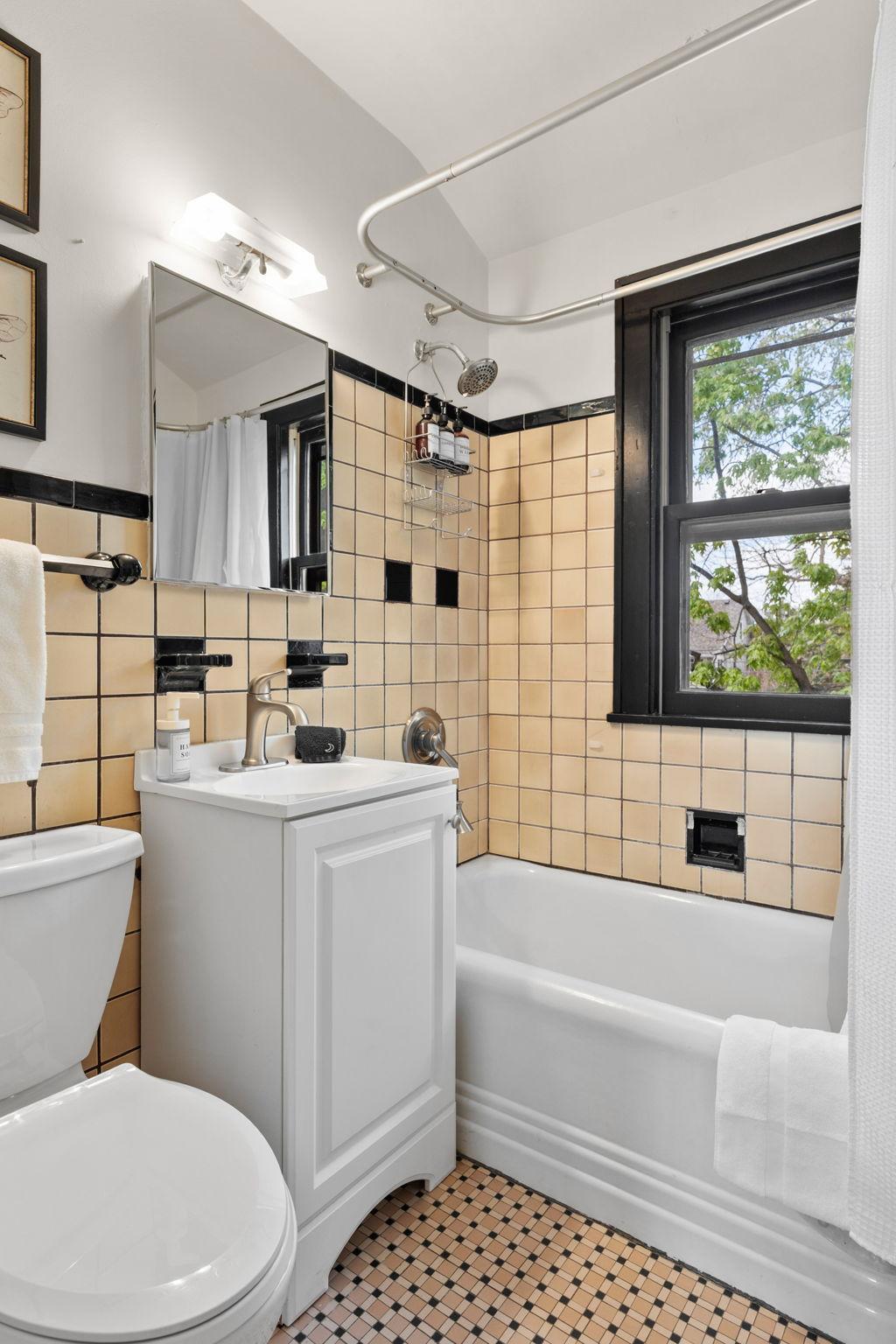 42-web-or-mls-3136 Dupont Ave S-42.jpg