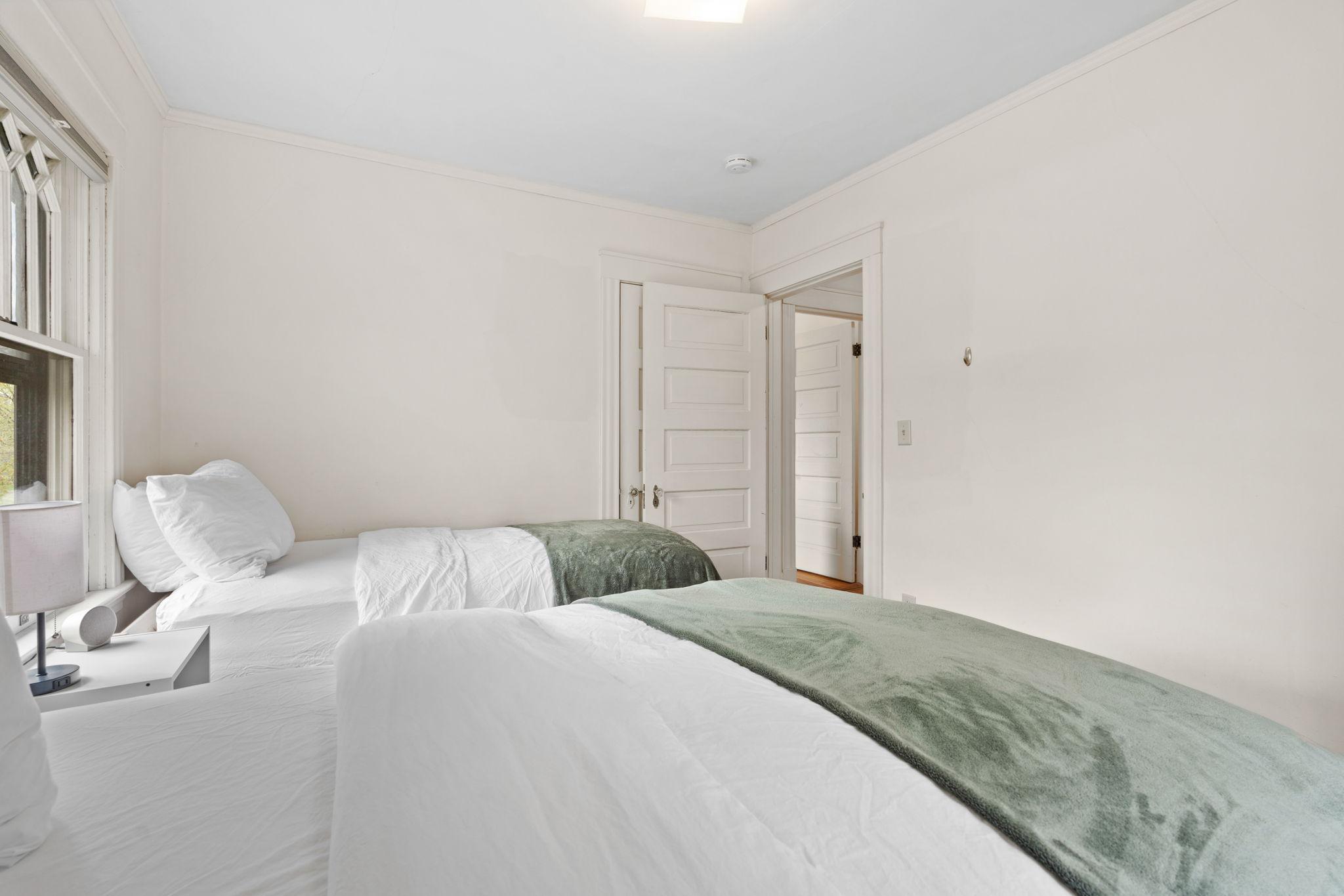 46-web-or-mls-3136 Dupont Ave S-46.jpg