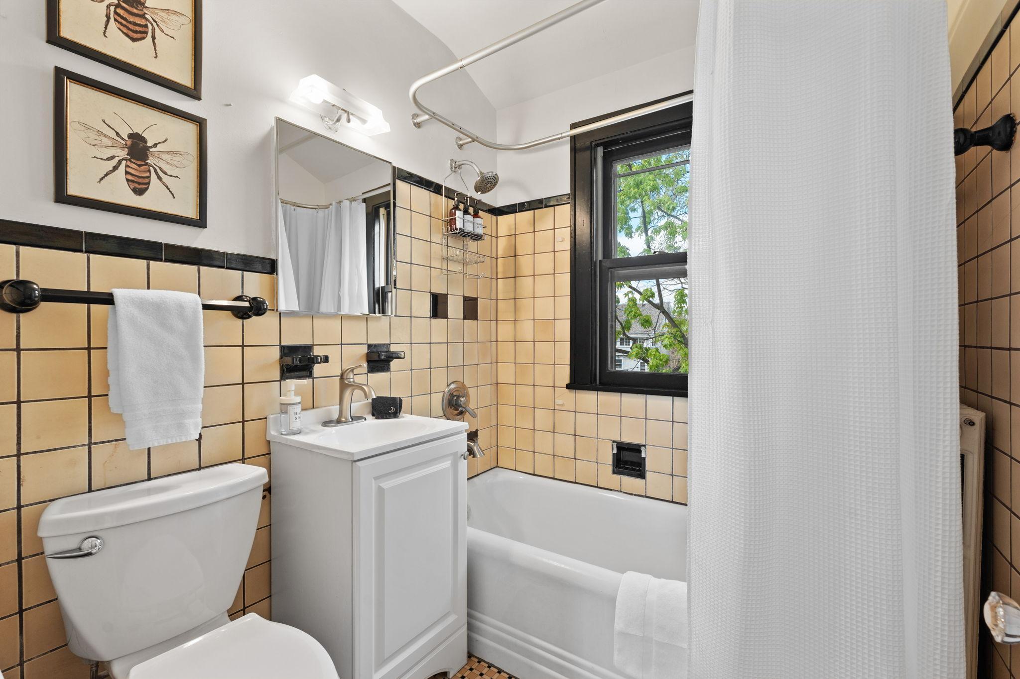 41-web-or-mls-3136 Dupont Ave S-41.jpg