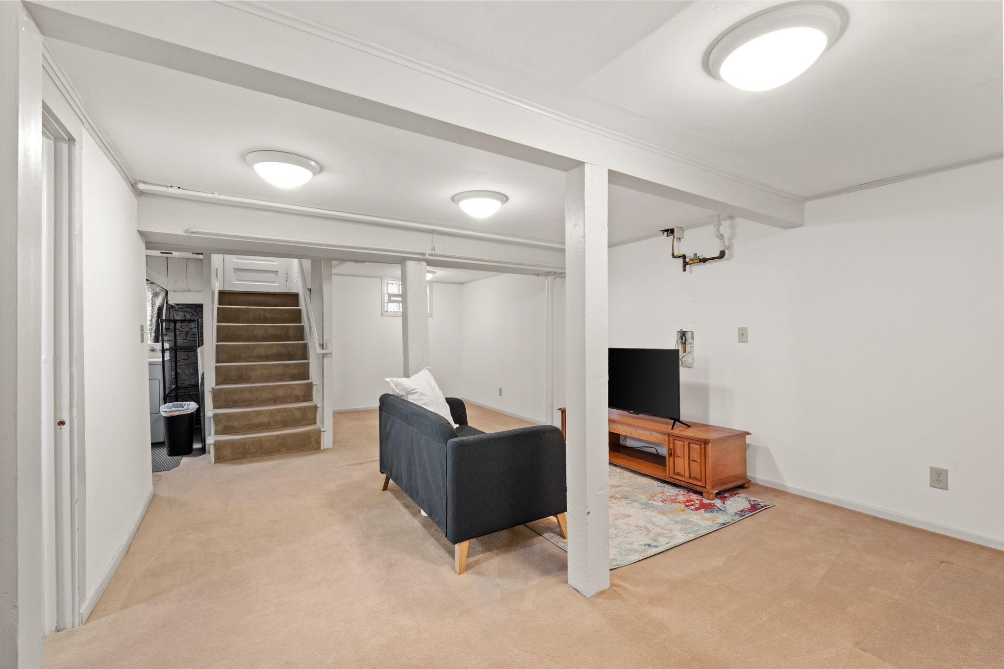 50-web-or-mls-3136 Dupont Ave S-50.jpg