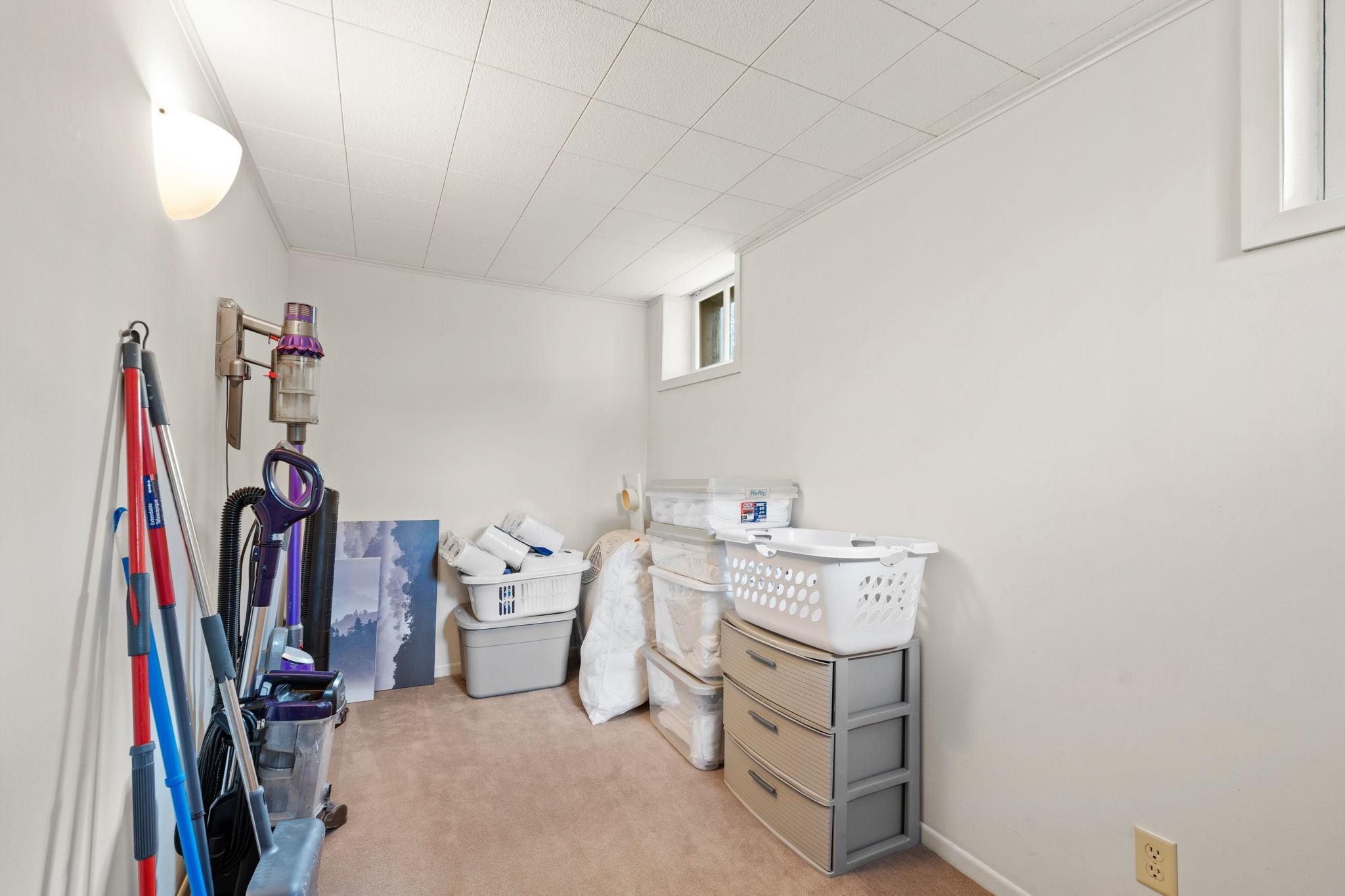 53-web-or-mls-3136 Dupont Ave S-53.jpg