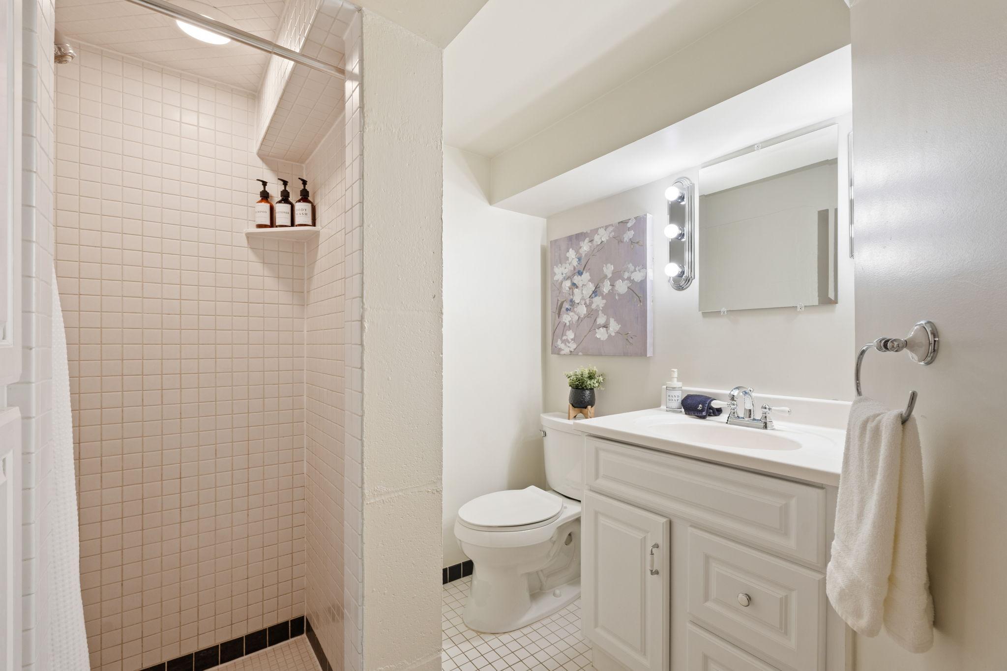 57-web-or-mls-3136 Dupont Ave S-57.jpg