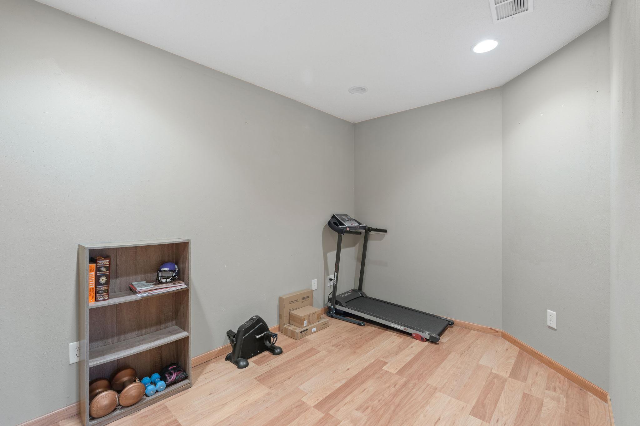 49-web-or-mls-615 Oakwood Dr-49.jpg