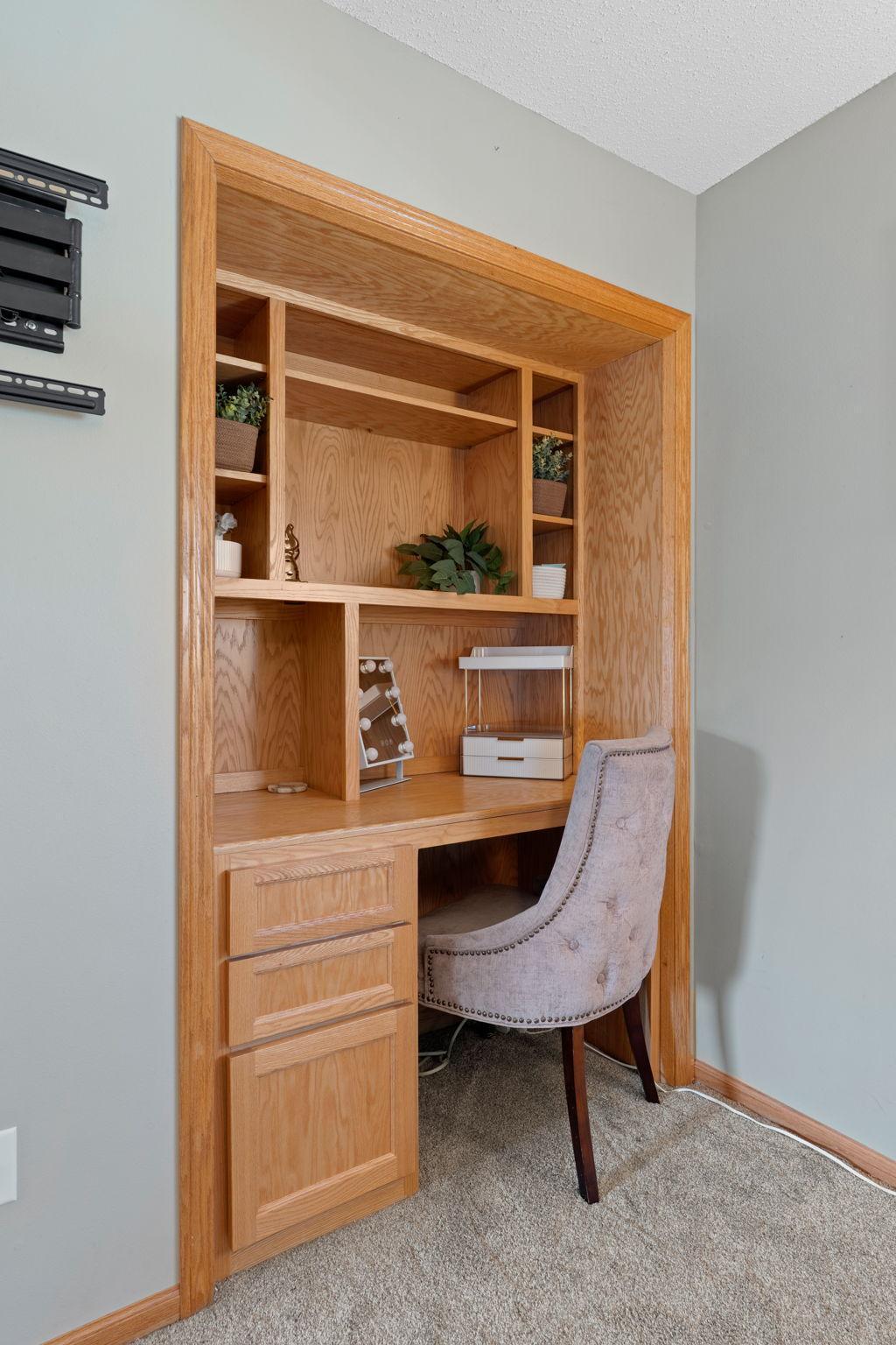 41-web-or-mls-615 Oakwood Dr-41.jpg