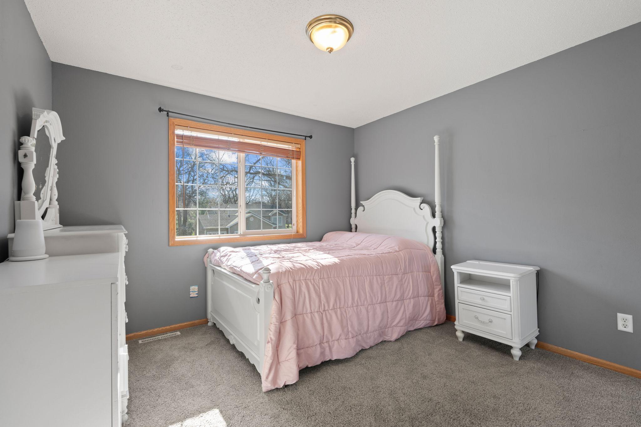 35-web-or-mls-615 Oakwood Dr-35.jpg