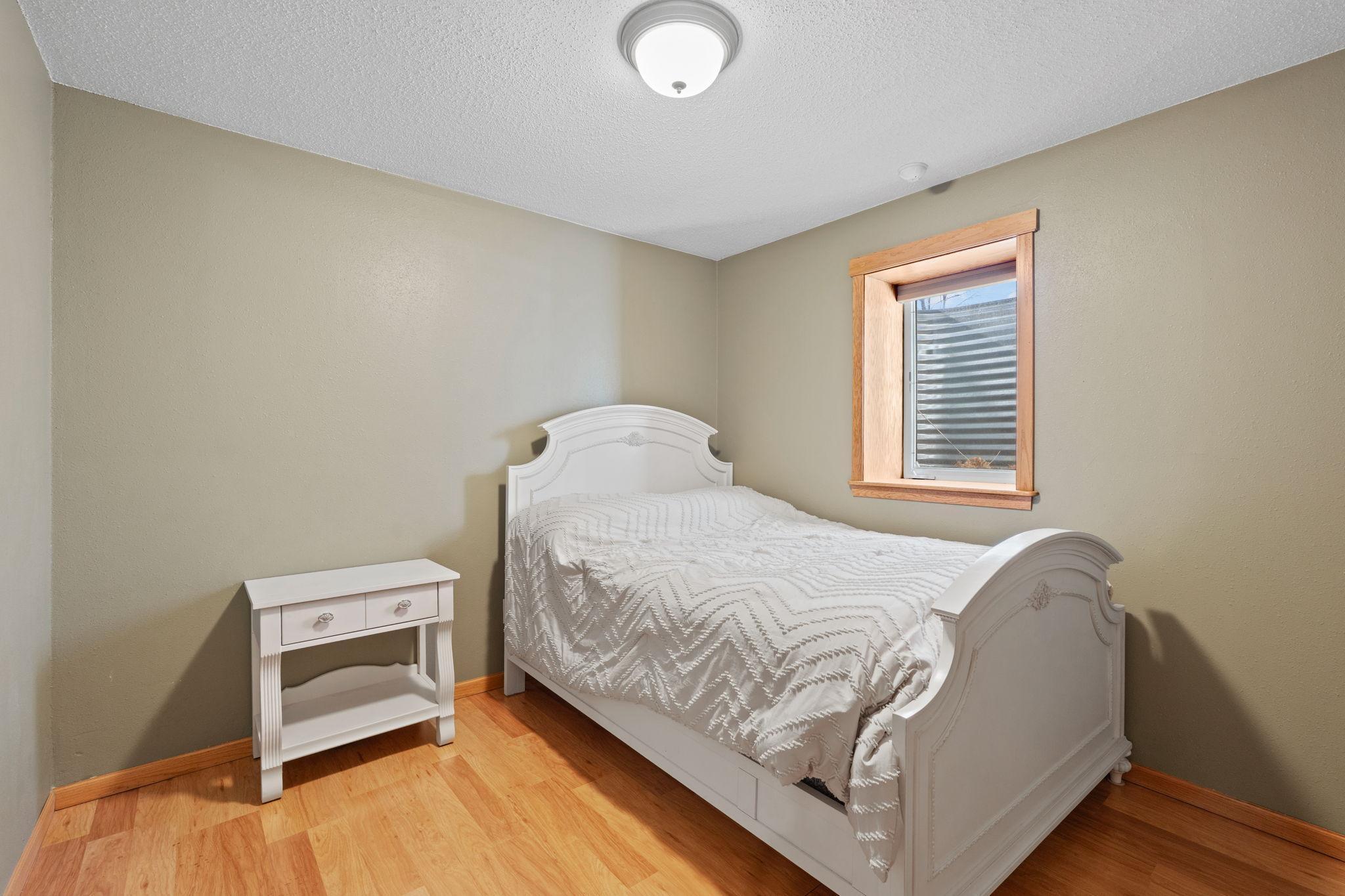 51-web-or-mls-615 Oakwood Dr-51.jpg