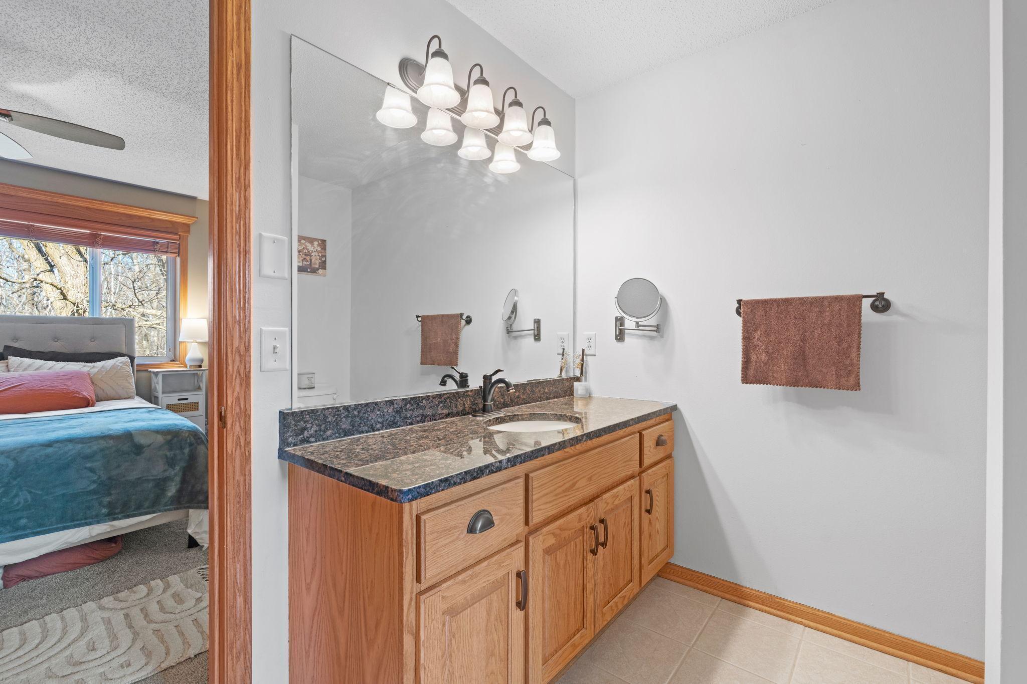 42-web-or-mls-615 Oakwood Dr-42.jpg