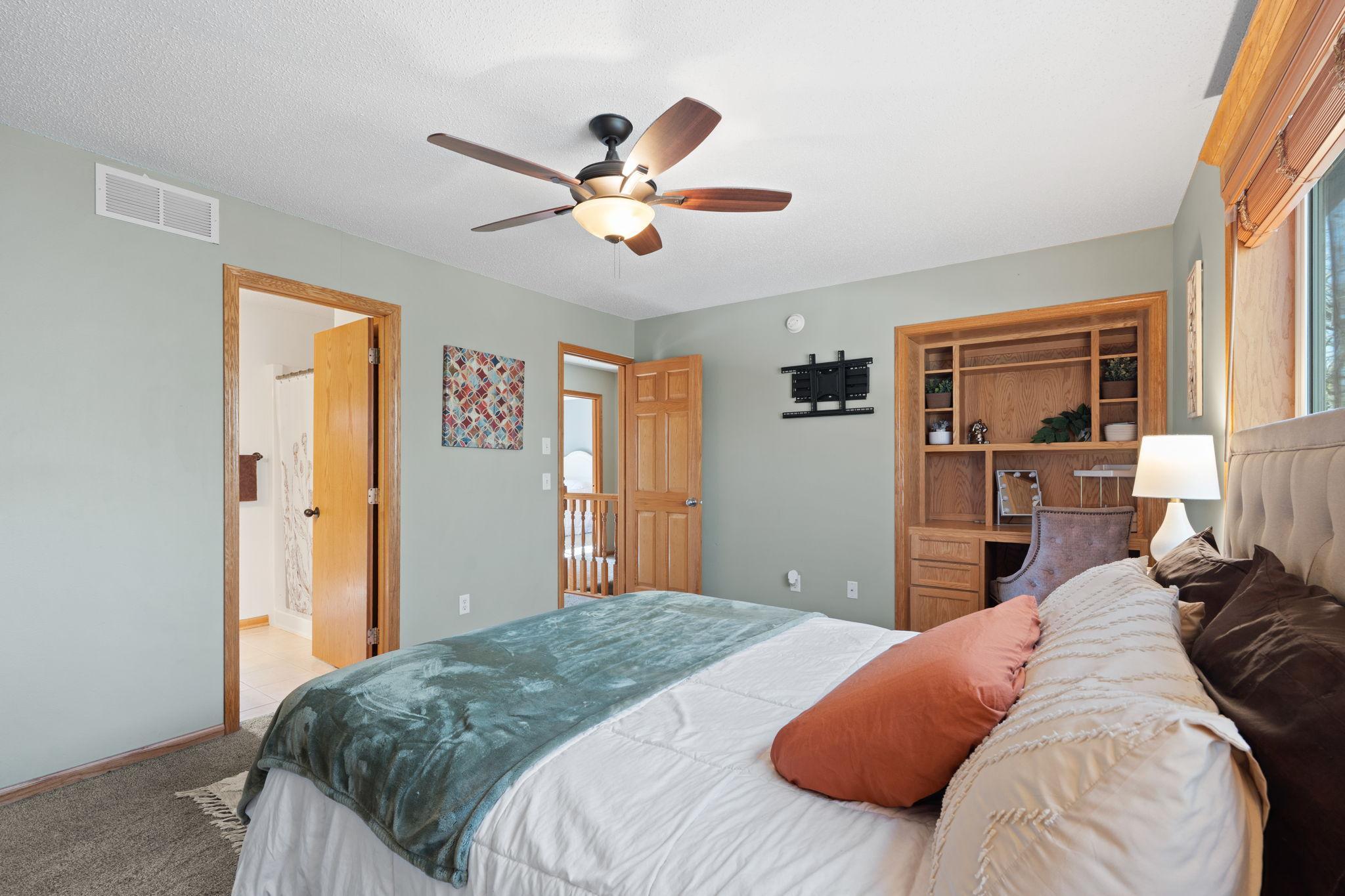 40-web-or-mls-615 Oakwood Dr-40.jpg