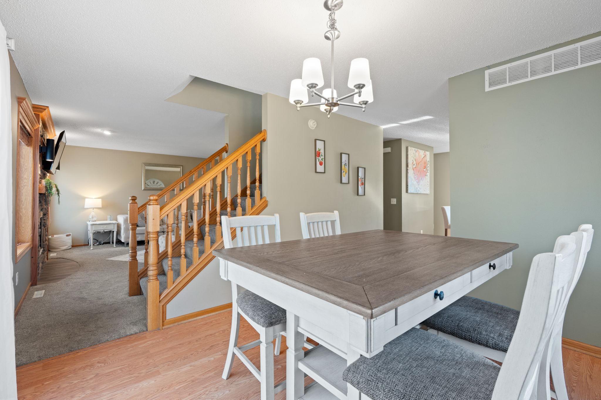 24-web-or-mls-615 Oakwood Dr-24.jpg