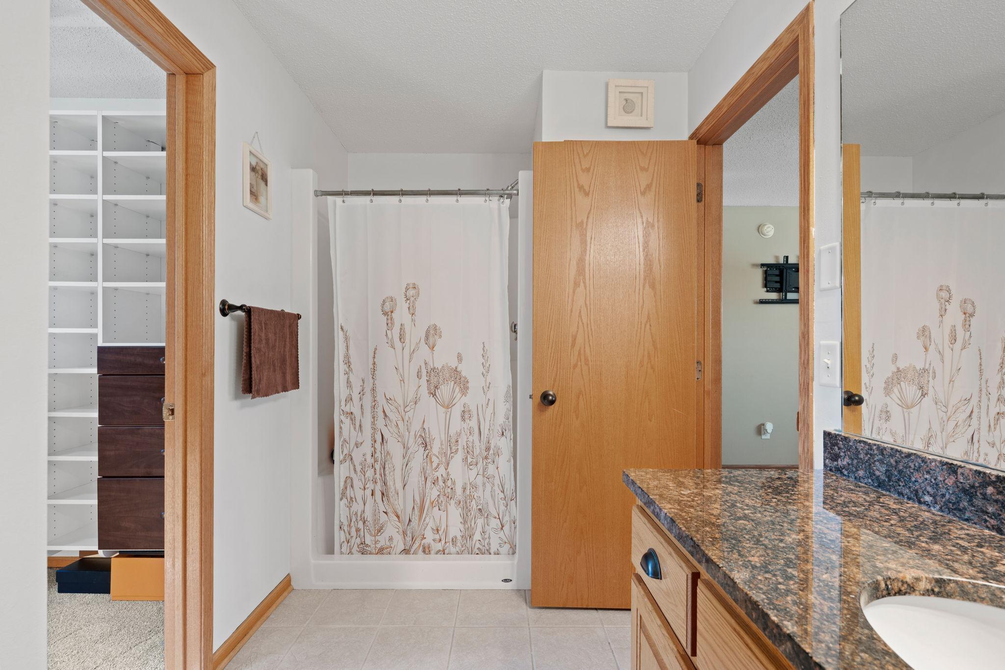 43-web-or-mls-615 Oakwood Dr-43.jpg