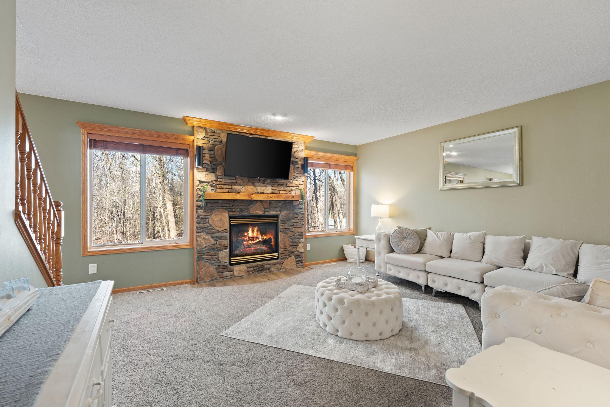 26-web-or-mls-615 Oakwood Dr-26.jpg