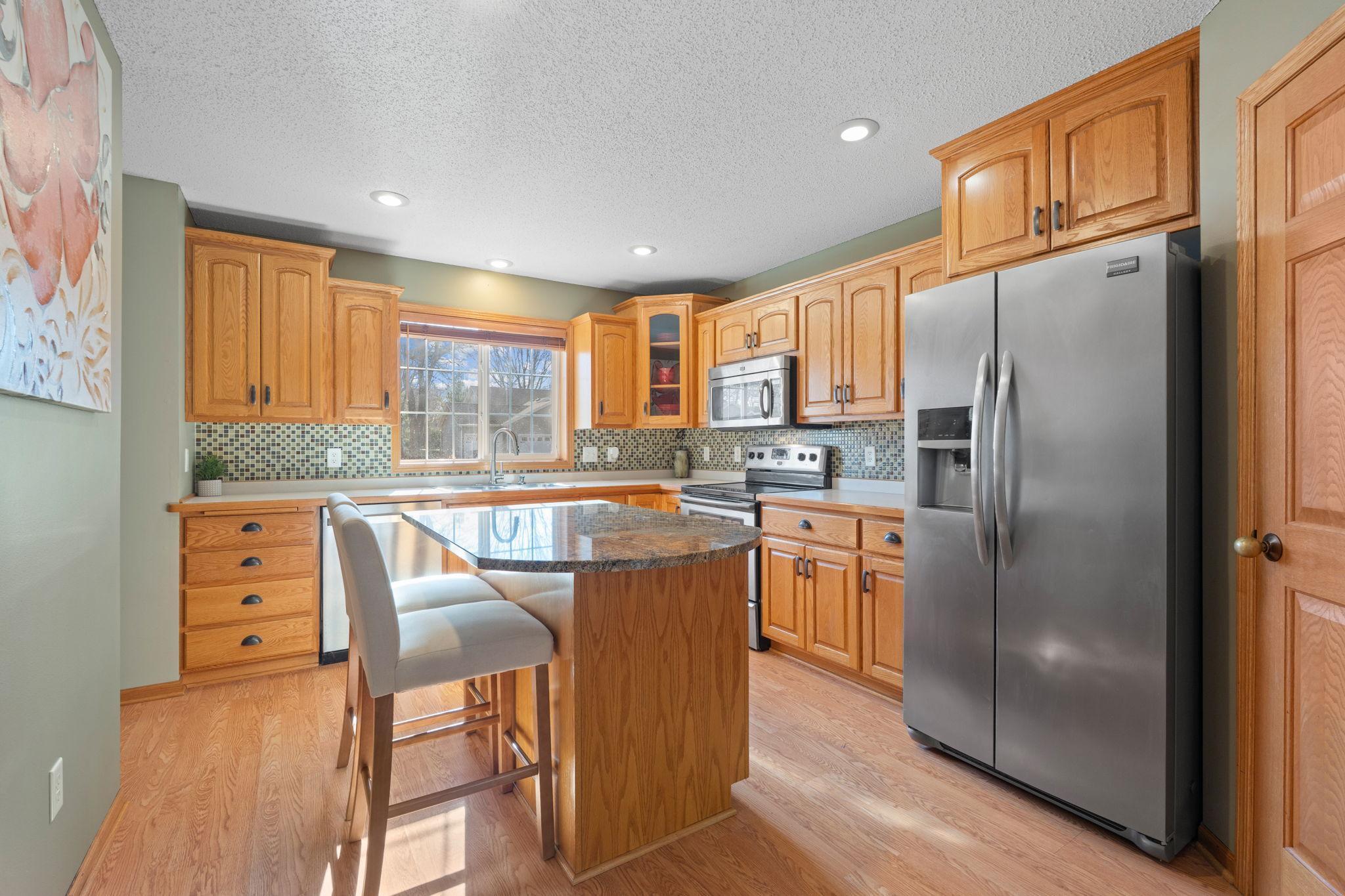 19-web-or-mls-615 Oakwood Dr-19.jpg