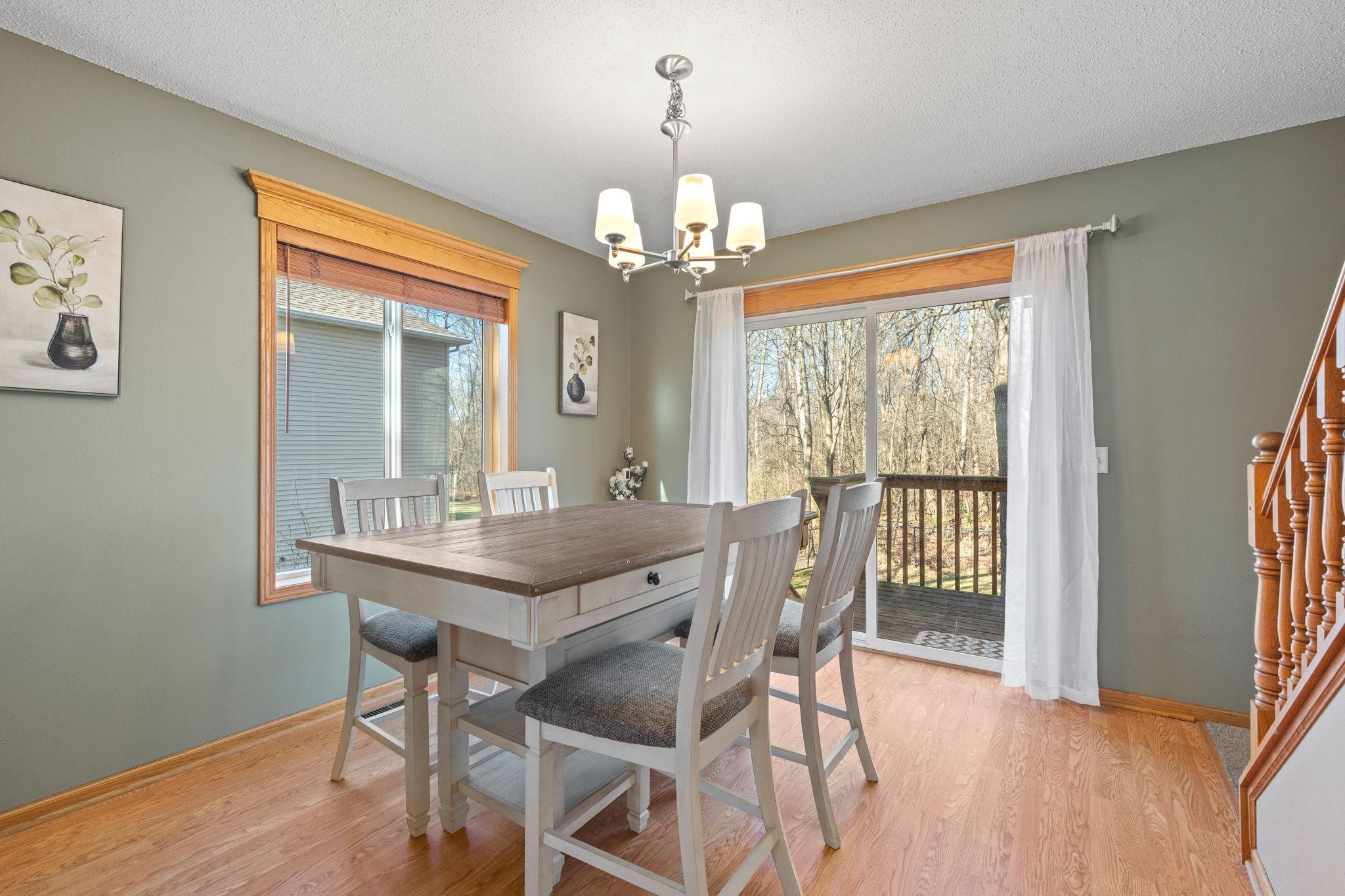 23-web-or-mls-615 Oakwood Dr-23.jpg