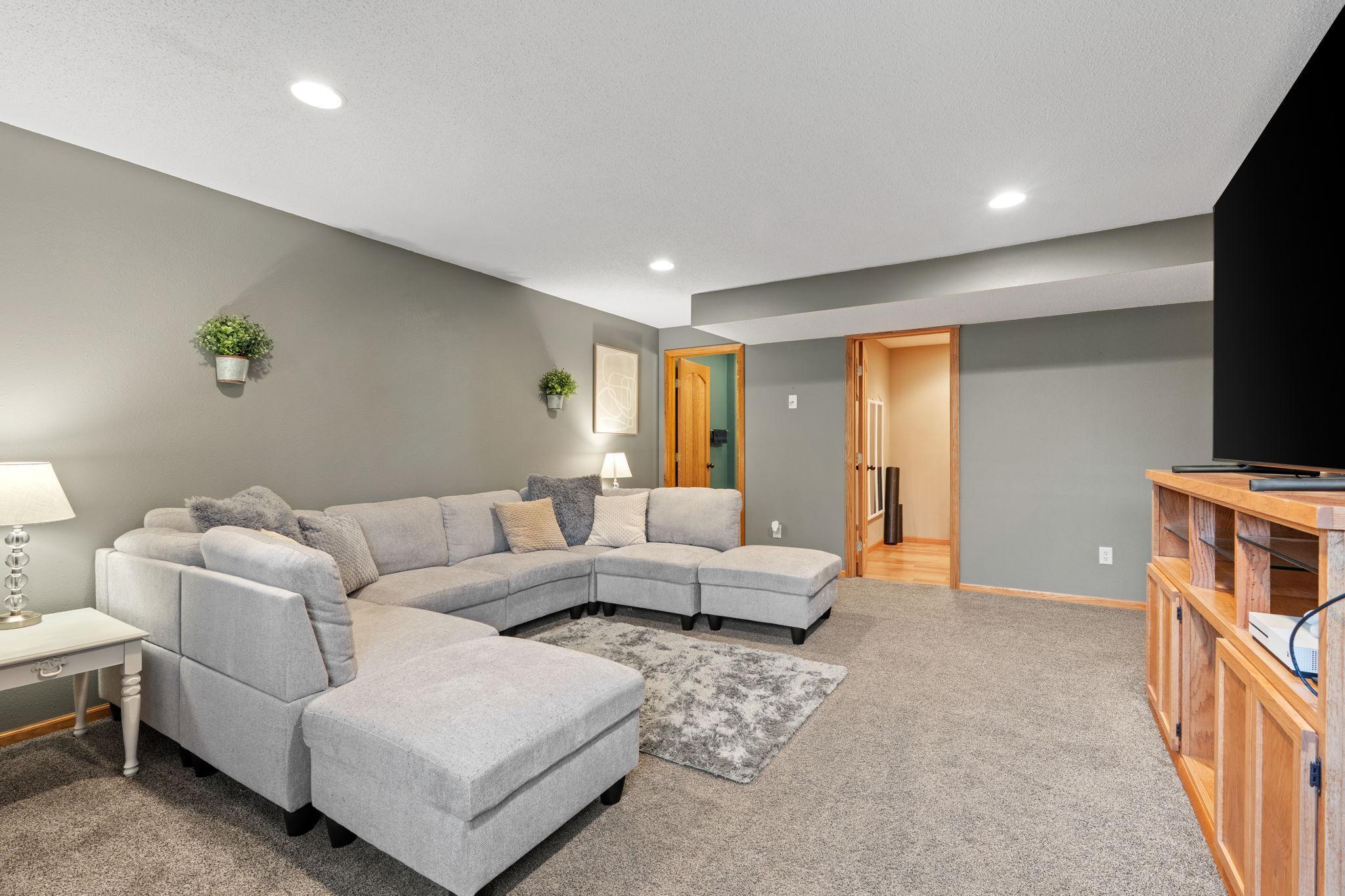 46-web-or-mls-615 Oakwood Dr-46.jpg