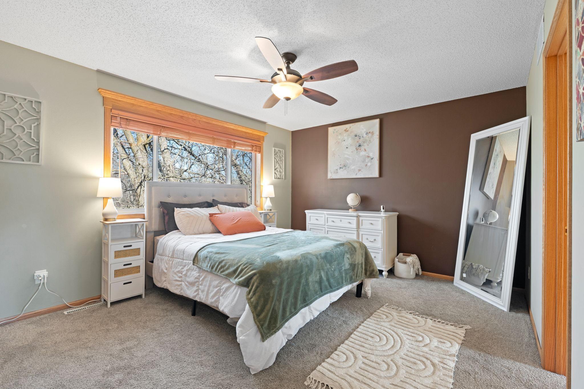 39-web-or-mls-615 Oakwood Dr-39.jpg