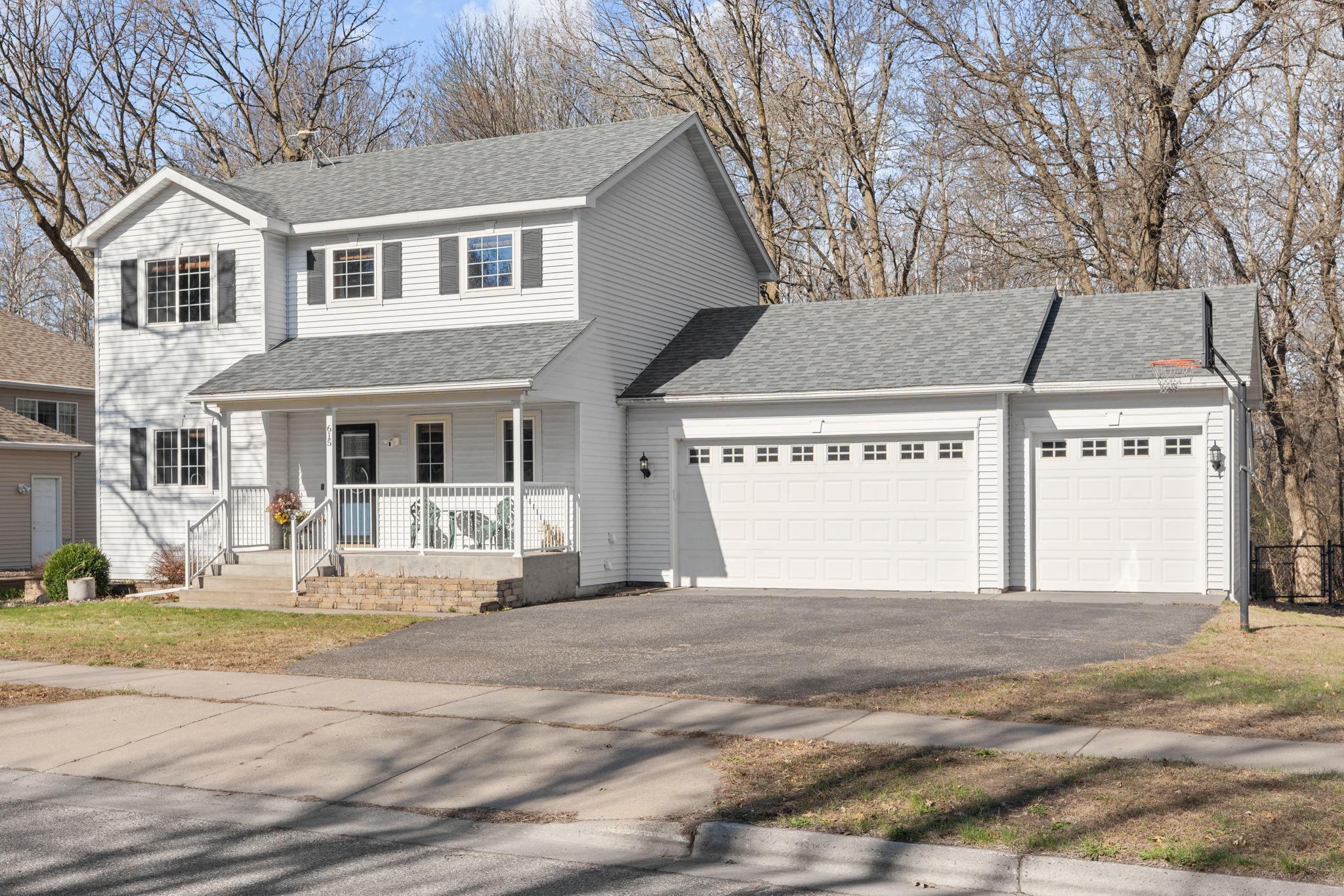 2-web-or-mls-615 Oakwood Dr-2.jpg