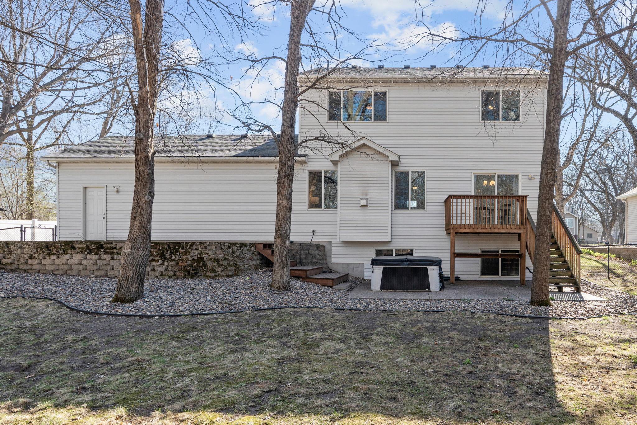 6-web-or-mls-615 Oakwood Dr-6.jpg