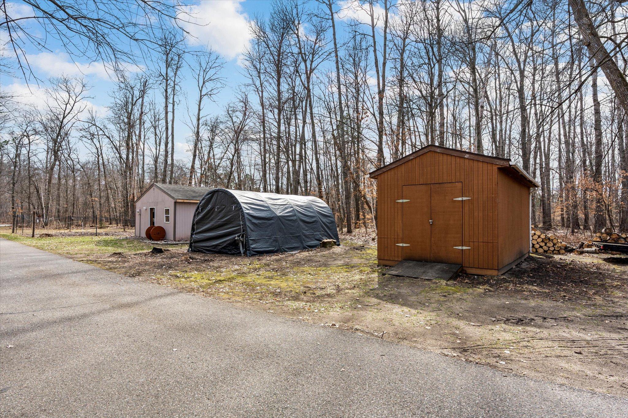 Shed, guest house and car port included
