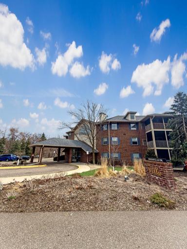 1350 Douglas Drive N, 110, Minneapolis, MN 55422