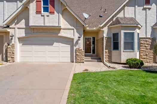 Located just south of the Mississippi River, enjoy miles of biking & walking trails in the Mississippi River Valley.