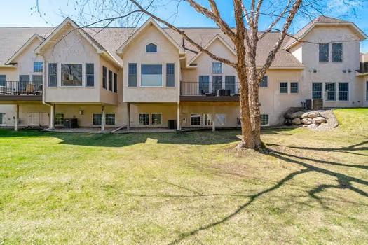Enjoy a luxury lifestyle in a beautiful manicured community!